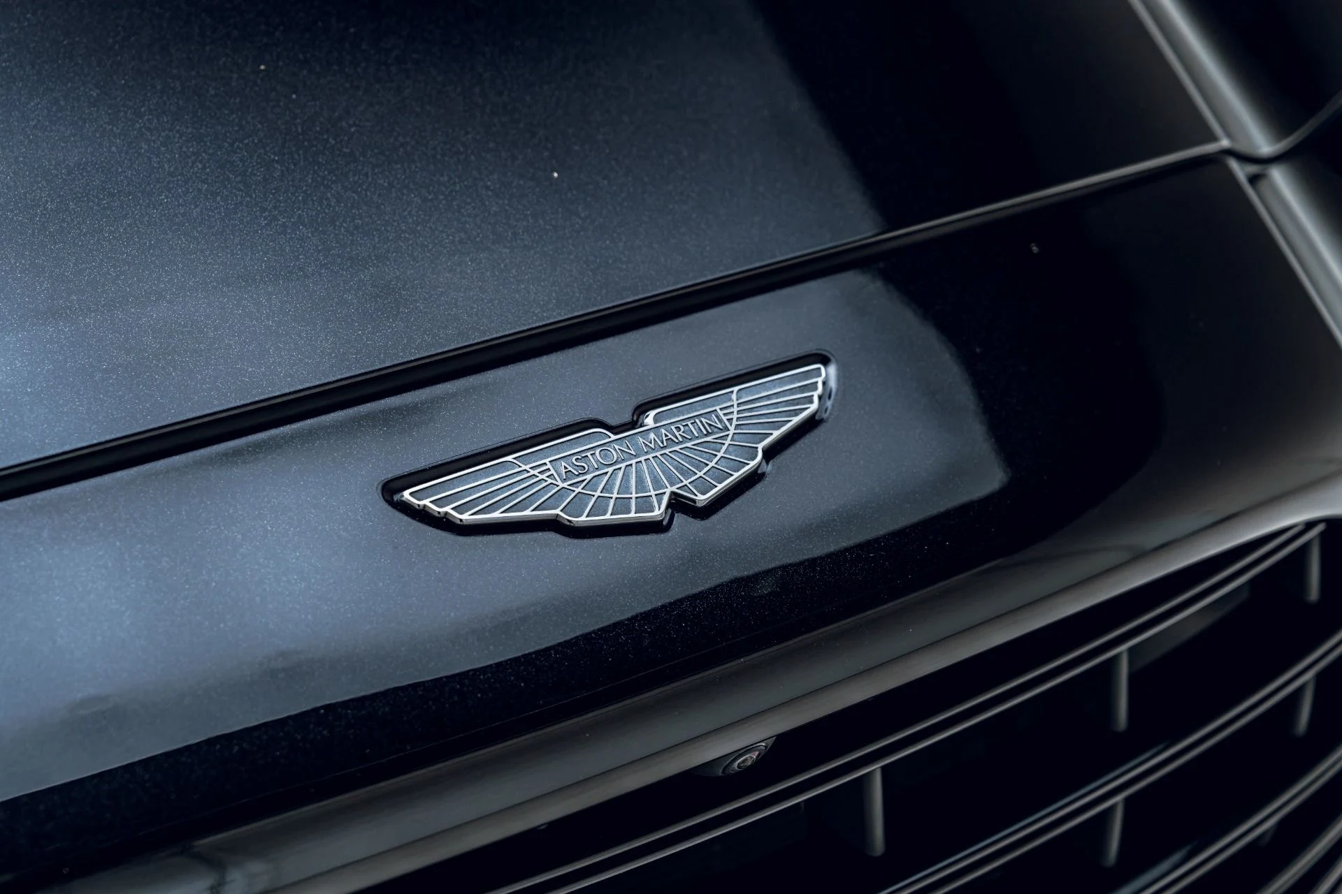 mph012_3198638422_Used_2023_Aston_Martin_DBX_707_1782930718_980be88376