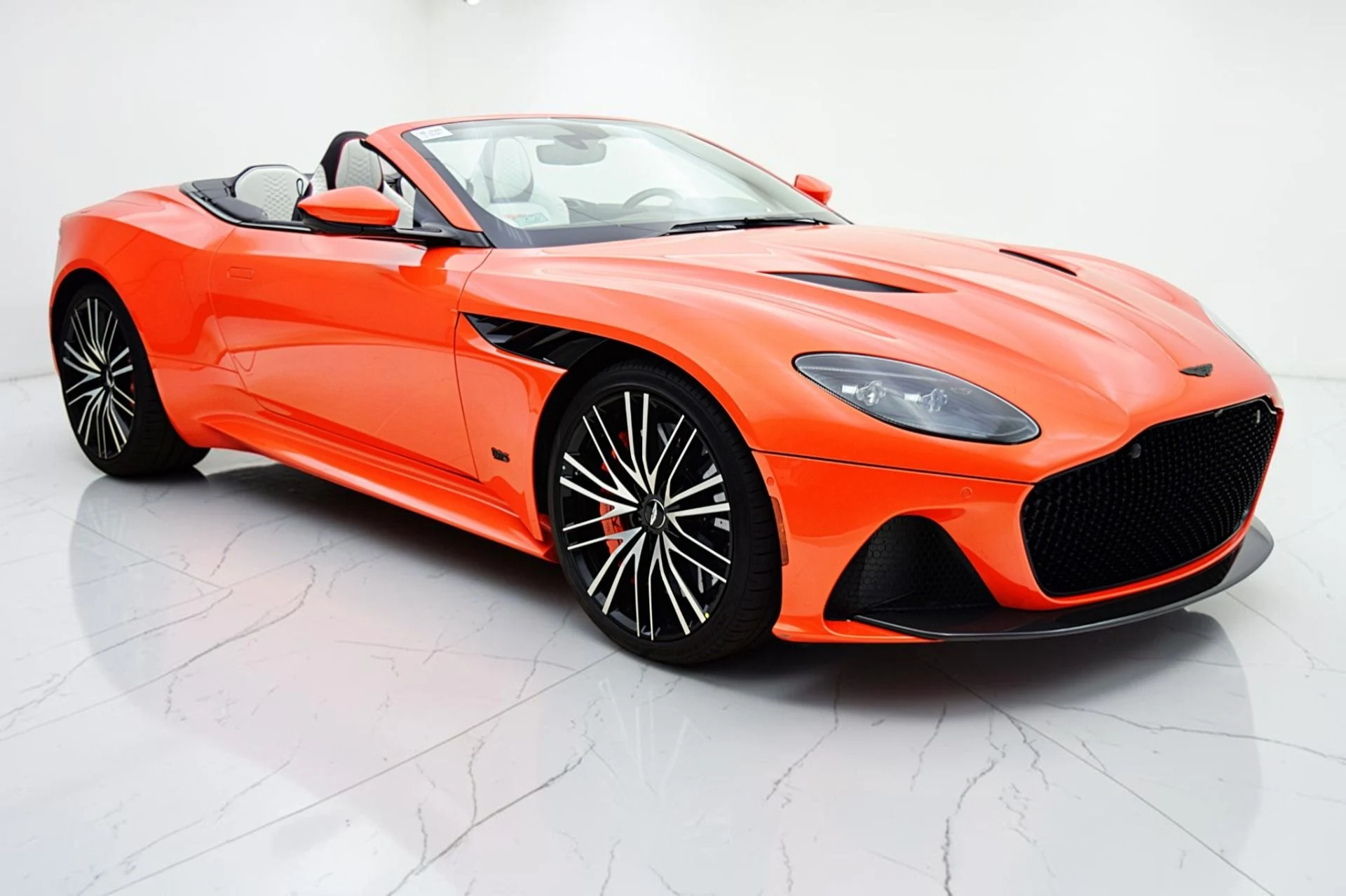 mph012_320085580_Used_2023_Aston_Martin_DBS_Volante_ce44a9be03