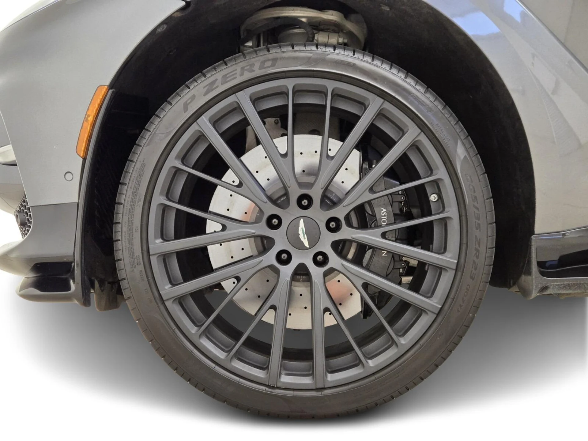 mph012_3204207757_Used_2023_Aston_Martin_DBX_707_1758610626_31321456dd