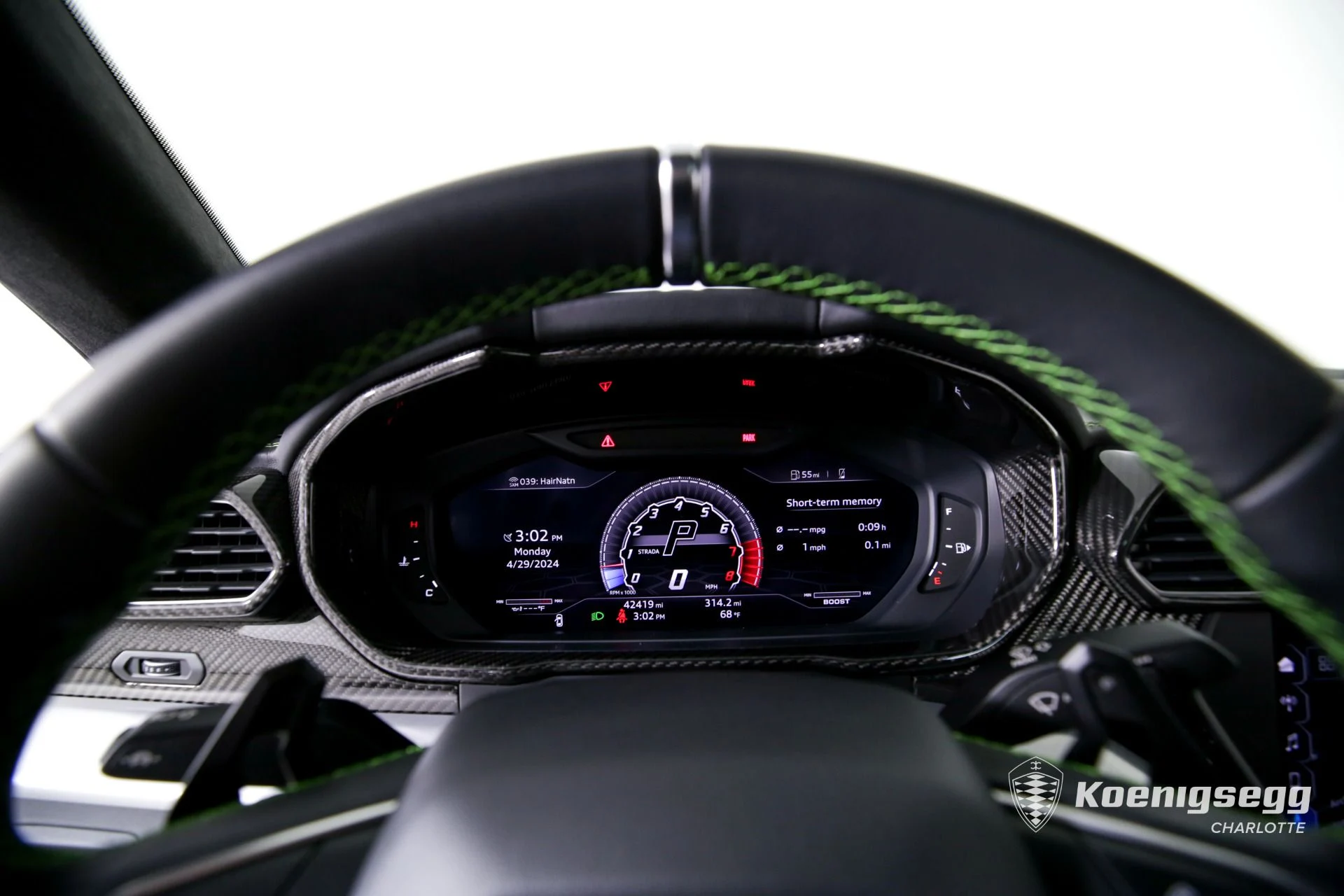 mph012_3212135244_Used_2019_Lamborghini_Urus_1714496214_9cf077592c