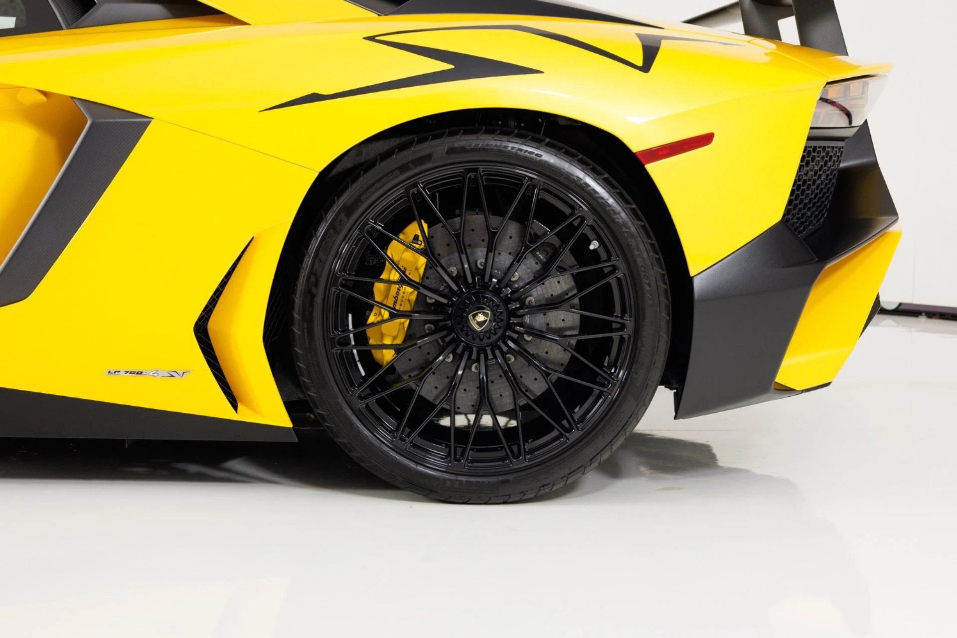 mph012_3214932420_Used_2016_Lamborghini_Aventador_LP_750_4_Superveloce_1785278593_eb10d69933
