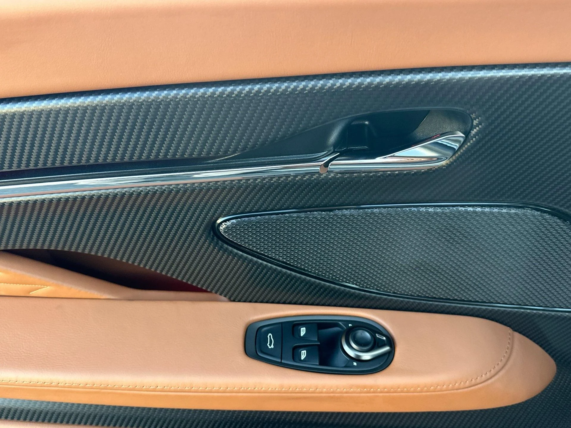 mph012_3217353147_New_2026_Aston_Martin_DB_12_Volante_1764169851_b405a4c6af