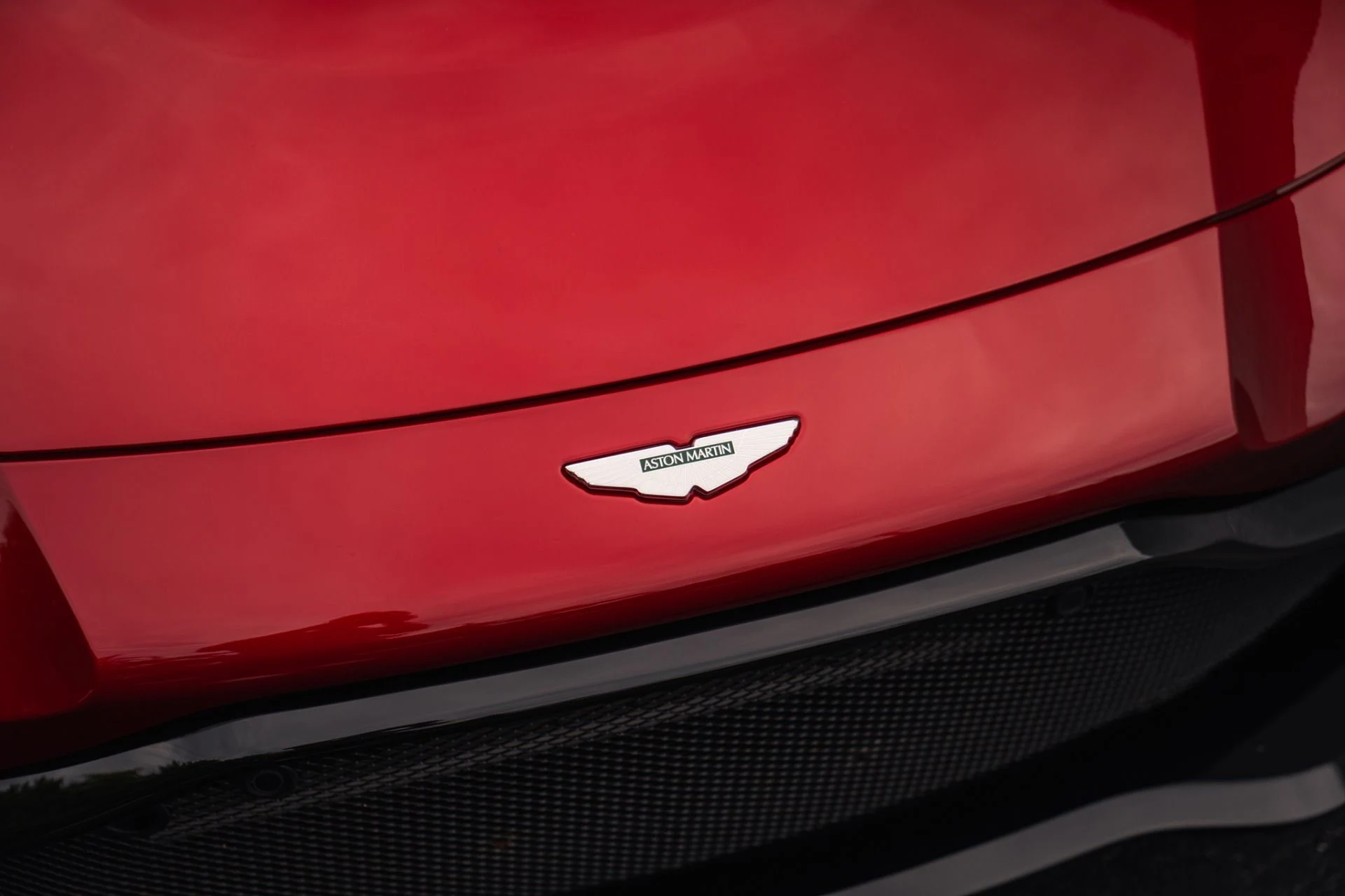 mph012_3220230251_Used_2019_Aston_Martin_Vantage_Painted_Hyper_Red_1790717746_84c021f0c1