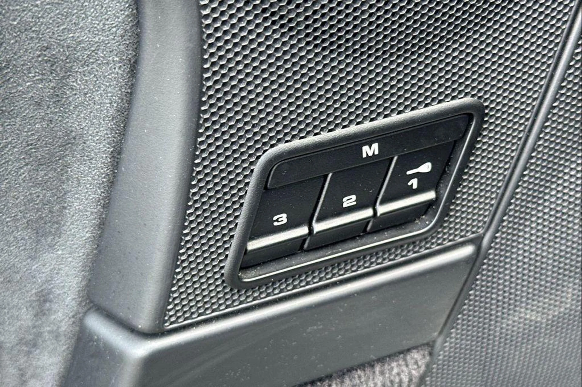 mph012_322886024_0n_Iz1ov_P_Vu_RA_3bg_JK_8l_BXT_Qz_VDE_b96a45260b