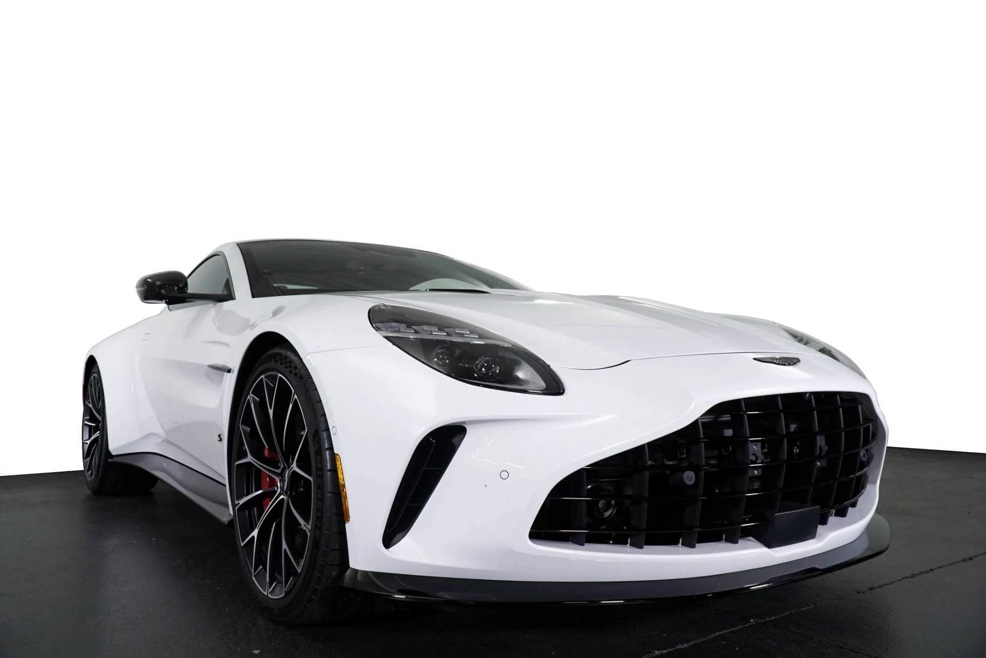 mph012_3236827857_New_2026_Aston_Martin_Vantage_1768443052_9d49b23ad9