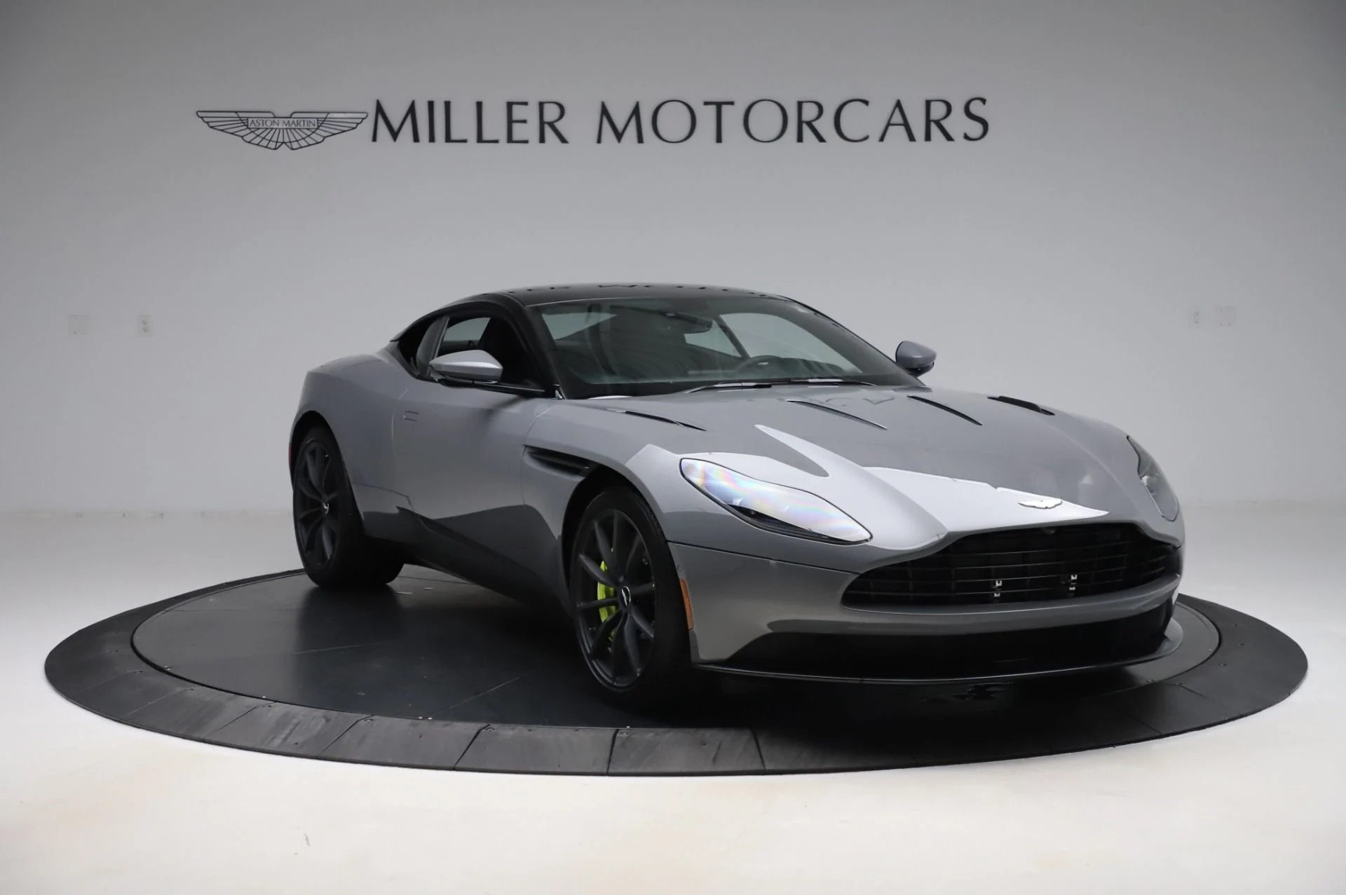 mph012_3238292813_Used_2020_Aston_Martin_DB_11_V12_AMR_Coupe_1593189969_ddf716de83