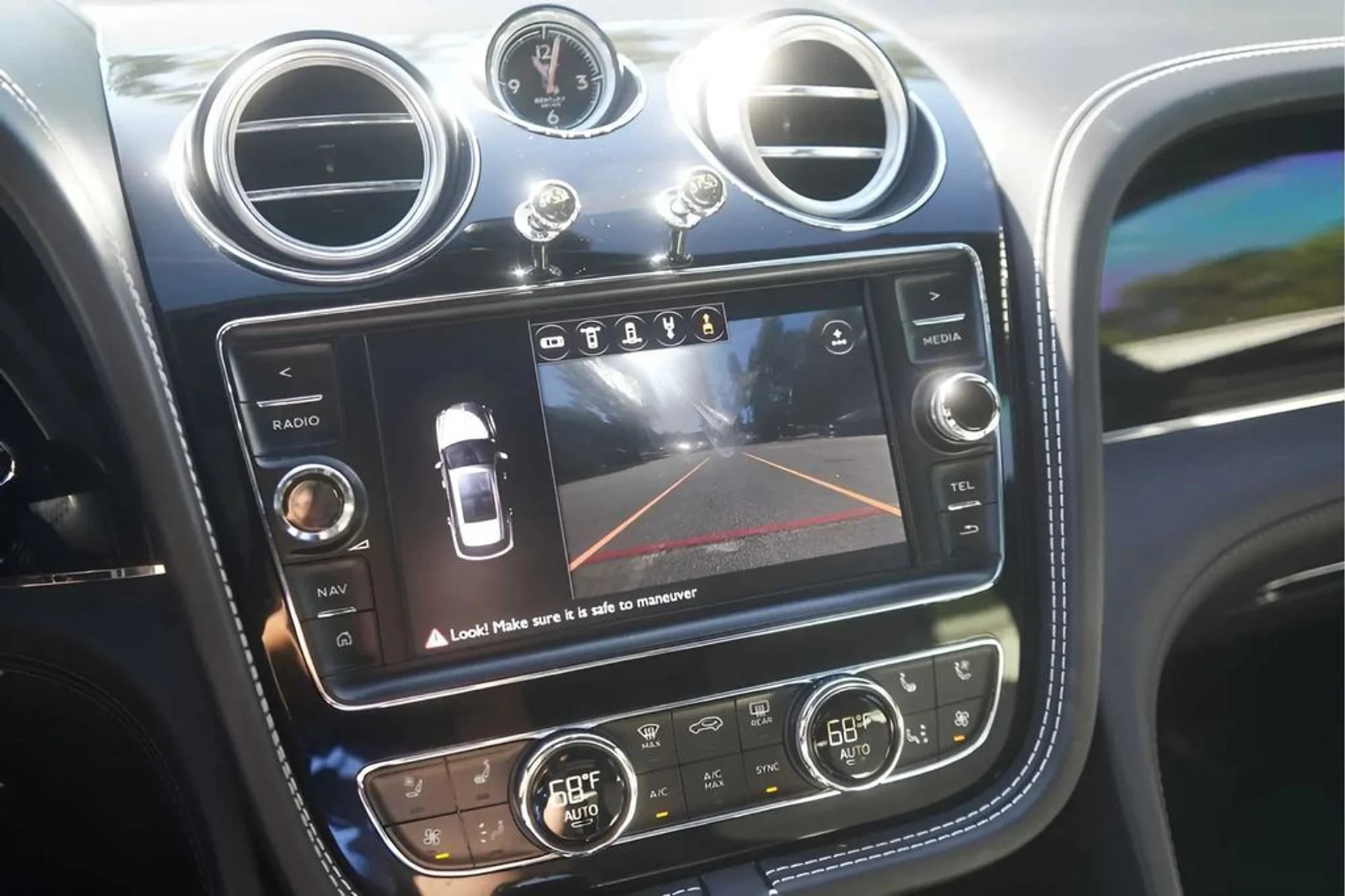 mph012_3238668223_6e250bce220ef343b1593932bd9f1922x_271796918e