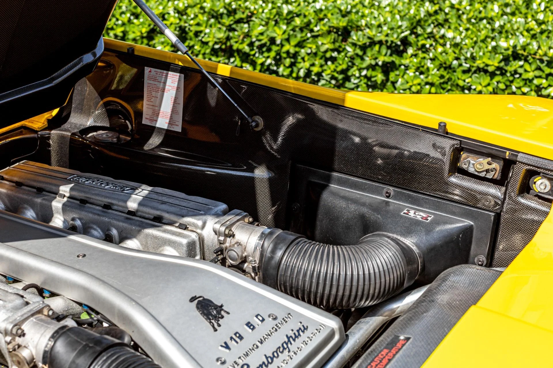 mph012_3240307486_Used_2001_Lamborghini_Diablo_VT_IMMACULATE_CONDITION_W_EXTENSIVE_CARBON_19_K_SERVICE_PERFORMED_1658444927_a1596ca885