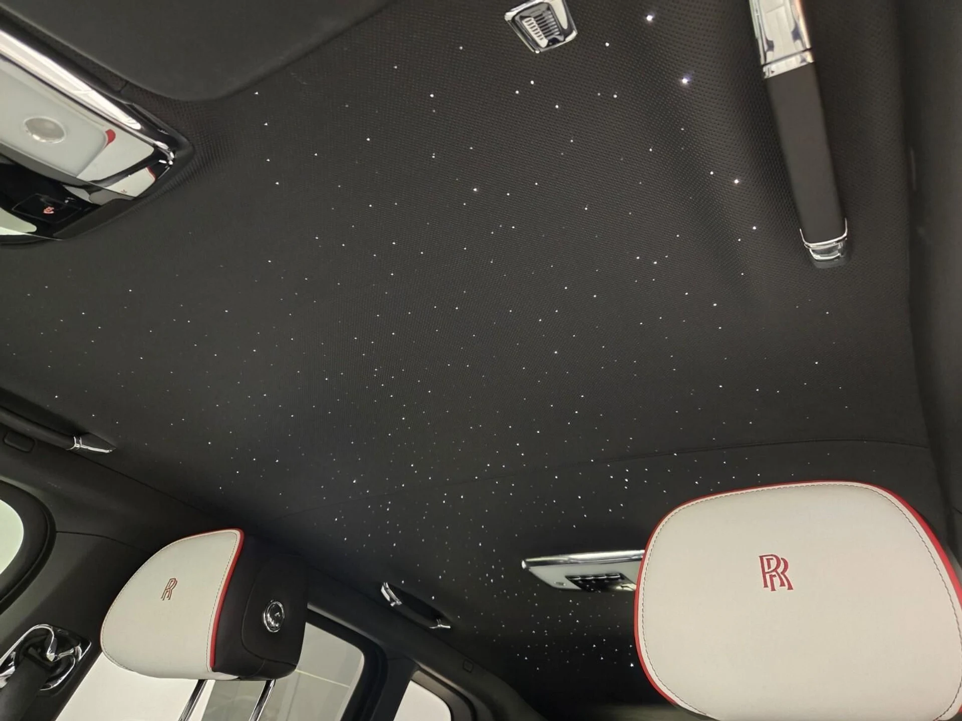 mph012_3241493108_Used_2021_Rolls_Royce_Cullinan_1761977965_d4ea5e6902