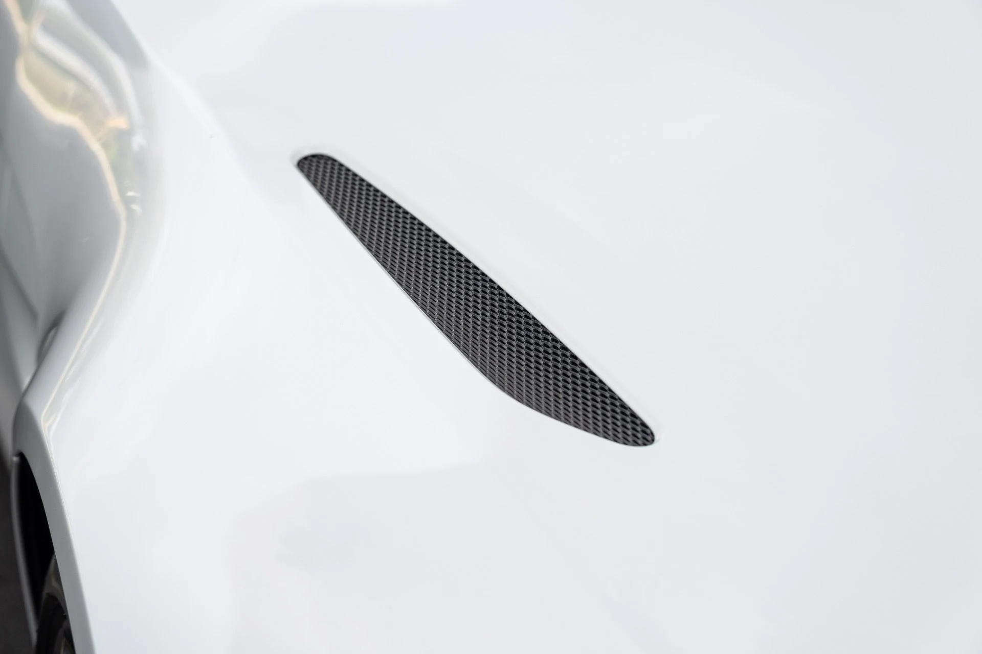 mph012_3243114781_Used_2023_Aston_Martin_Vantage_V8_1773336980_29d21f0df1