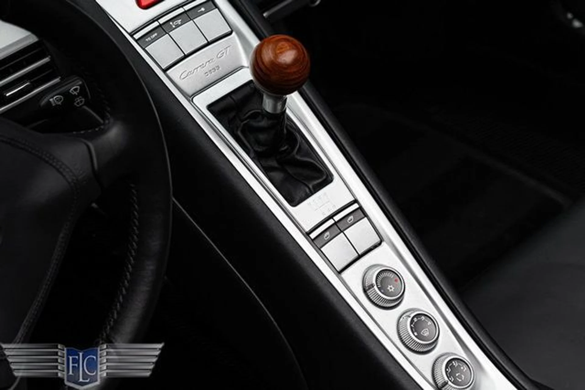 mph012_3244915384_used_2005_porsche_carrera_gt_2drcarrera_9689_23058550_17_640_59edfba1df