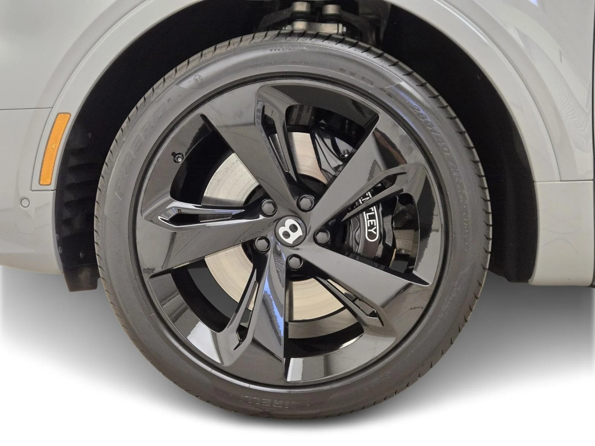 mph012_3259533951_Used_2025_Bentley_Bentayga_V8_1755588405_ec79f8732a