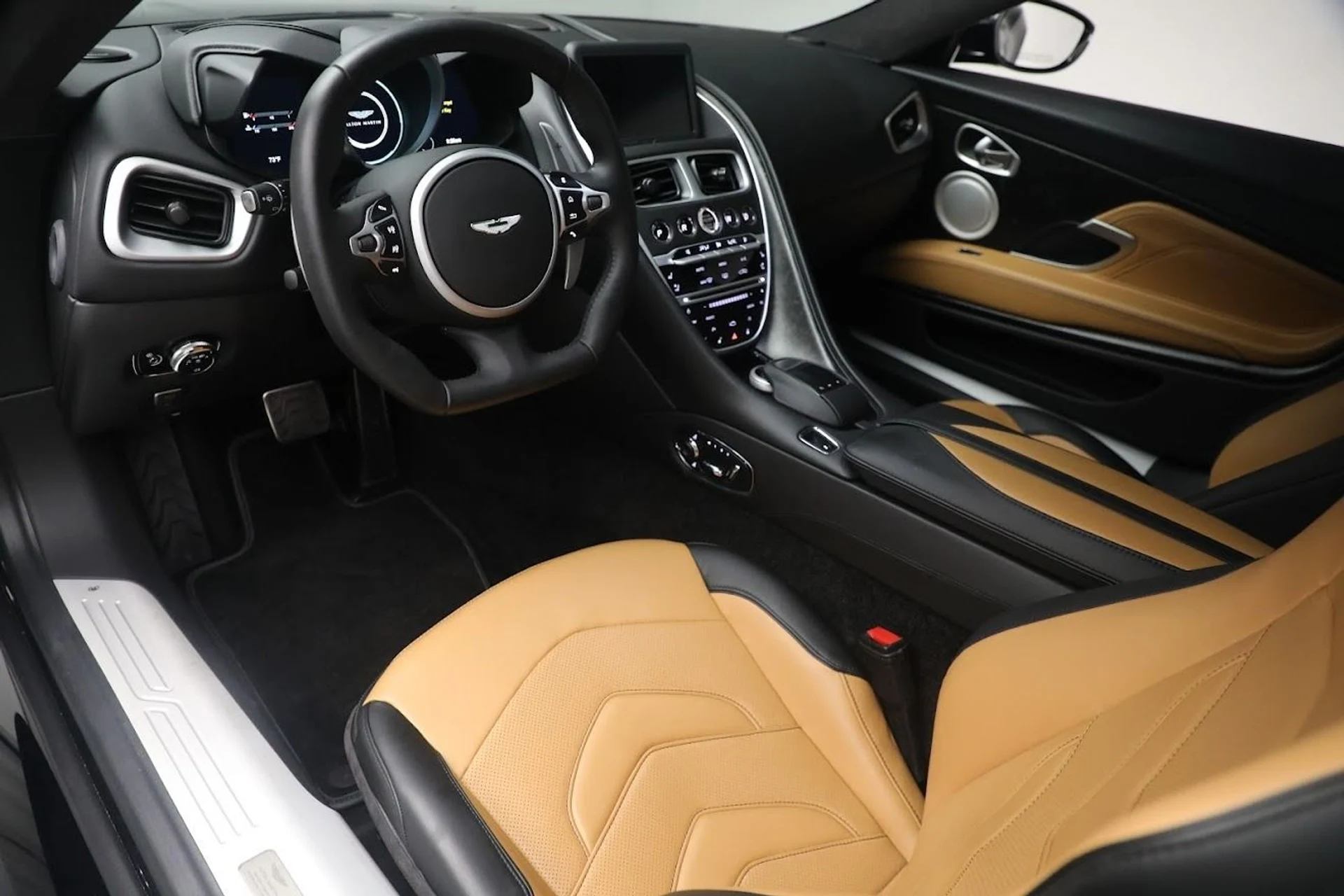 mph012_3266631694_Used_2019_Aston_Martin_DBS_Superleggera_1688394544_3fefe7834e