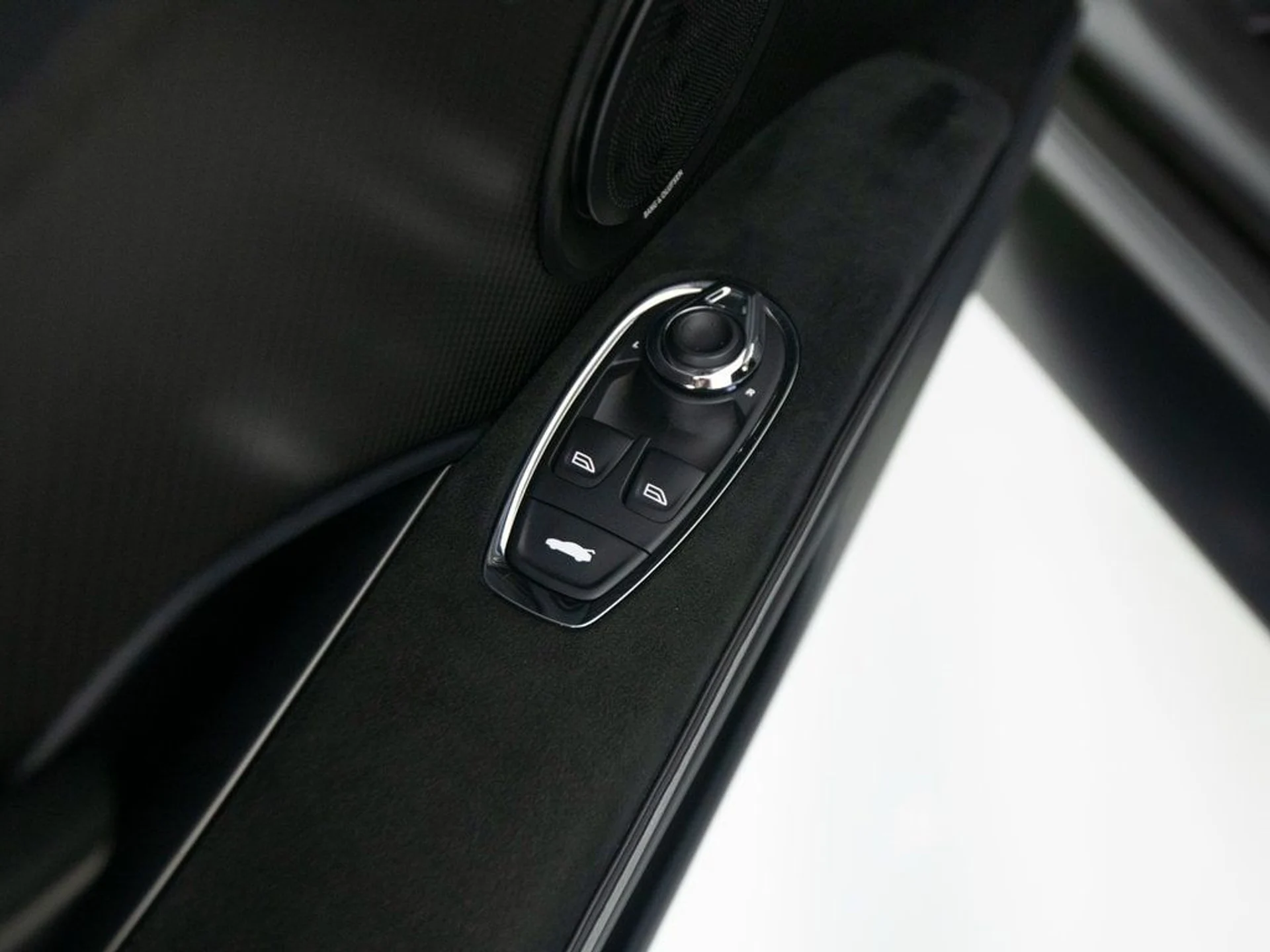 mph012_3269750708_7fb278ef82659f6ade00e8c001afe916x_378fe9ef5a