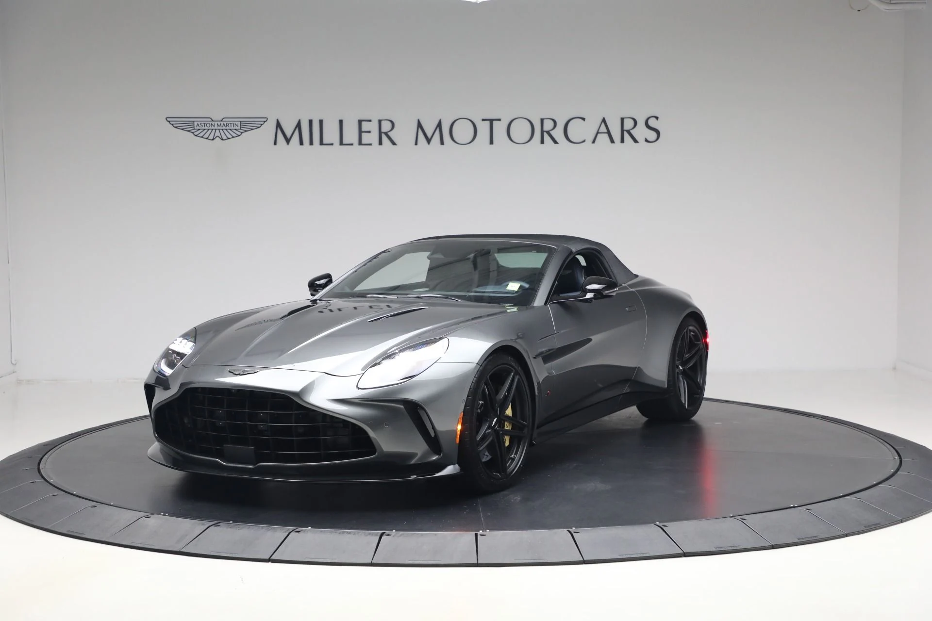 mph012_3287905844_New_2026_Aston_Martin_Vantage_S_Roadster_1787407546_055082472a