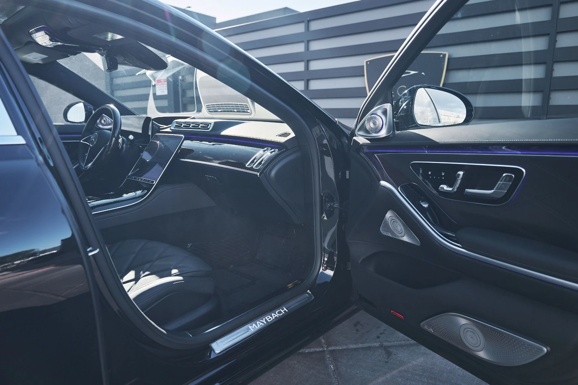 mph012_3290447957_Used_2025_Mercedes_Benz_S_Class_Maybach_S_580_1769305264_d08945cf9d