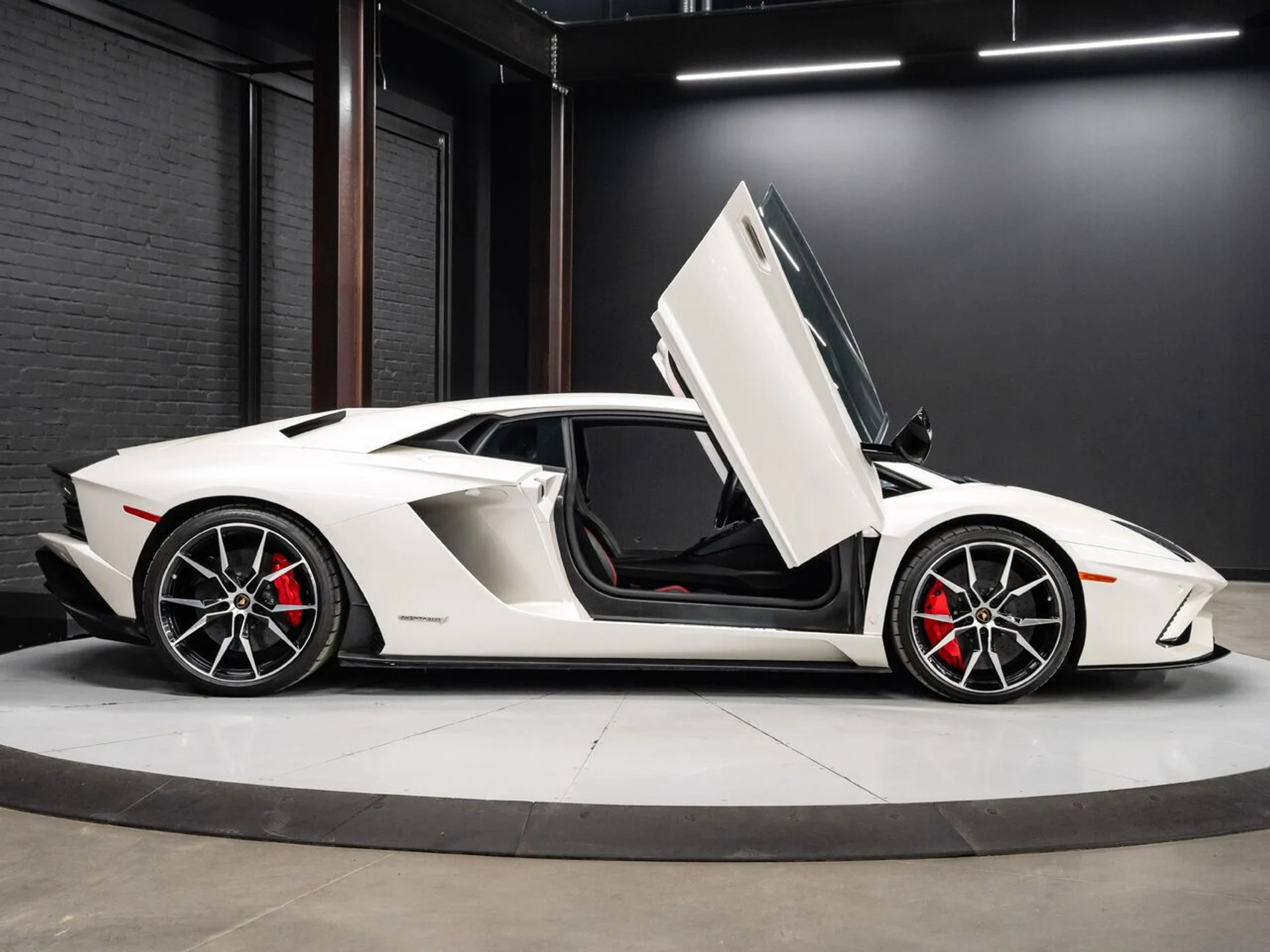 mph012_329240211_lamborghini_aventador_2017_e203dc7799