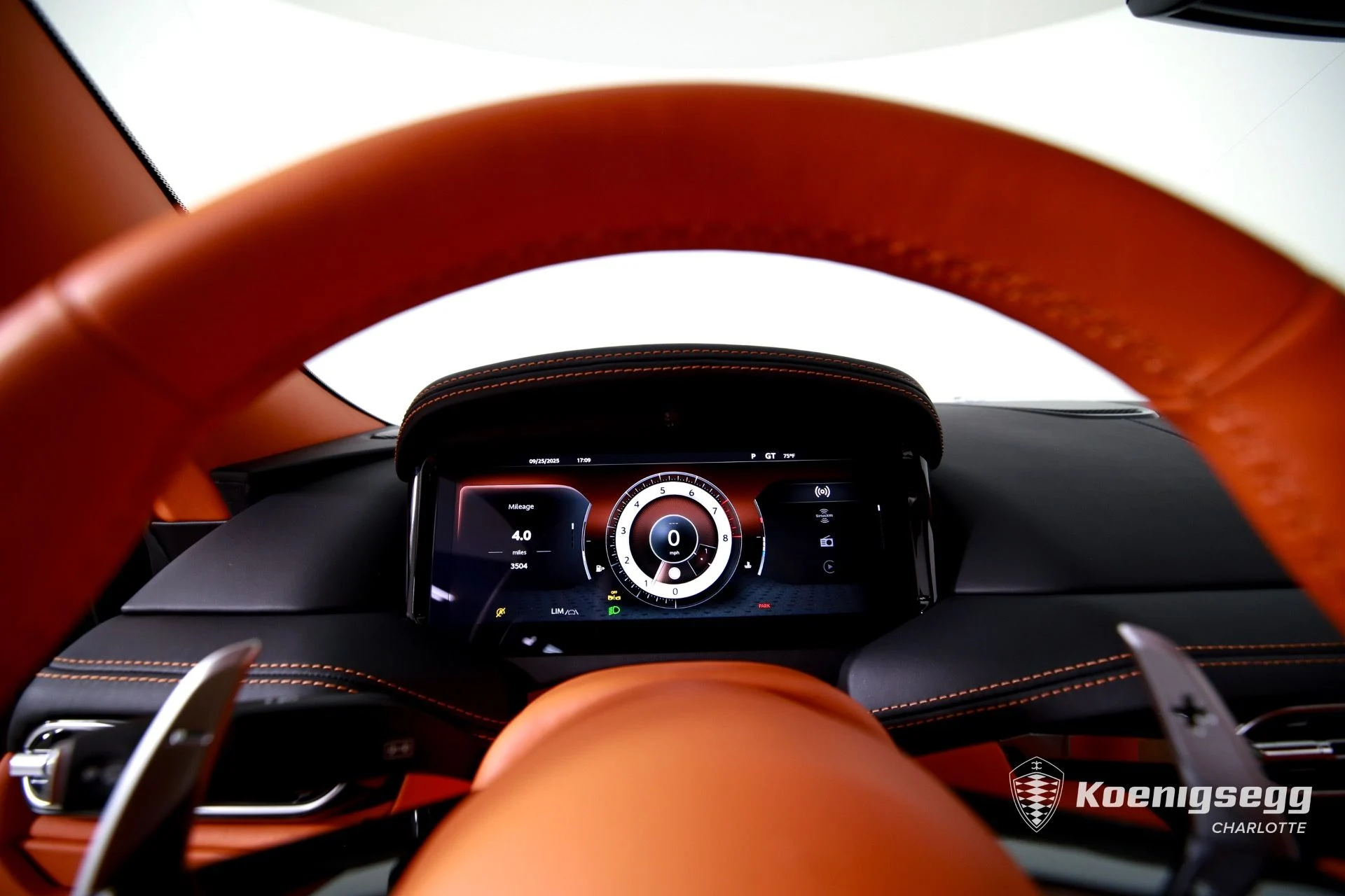 mph012_3293283424_Used_2024_Aston_Martin_DB_12_V8_1760989589_9d5bfd6b51