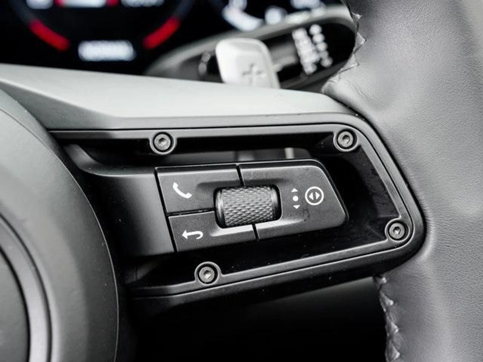 mph012_3301056863_x1_E_Awzx_Rj9wo_a_Sssw_Tylu_Rjy4_678e3651fc