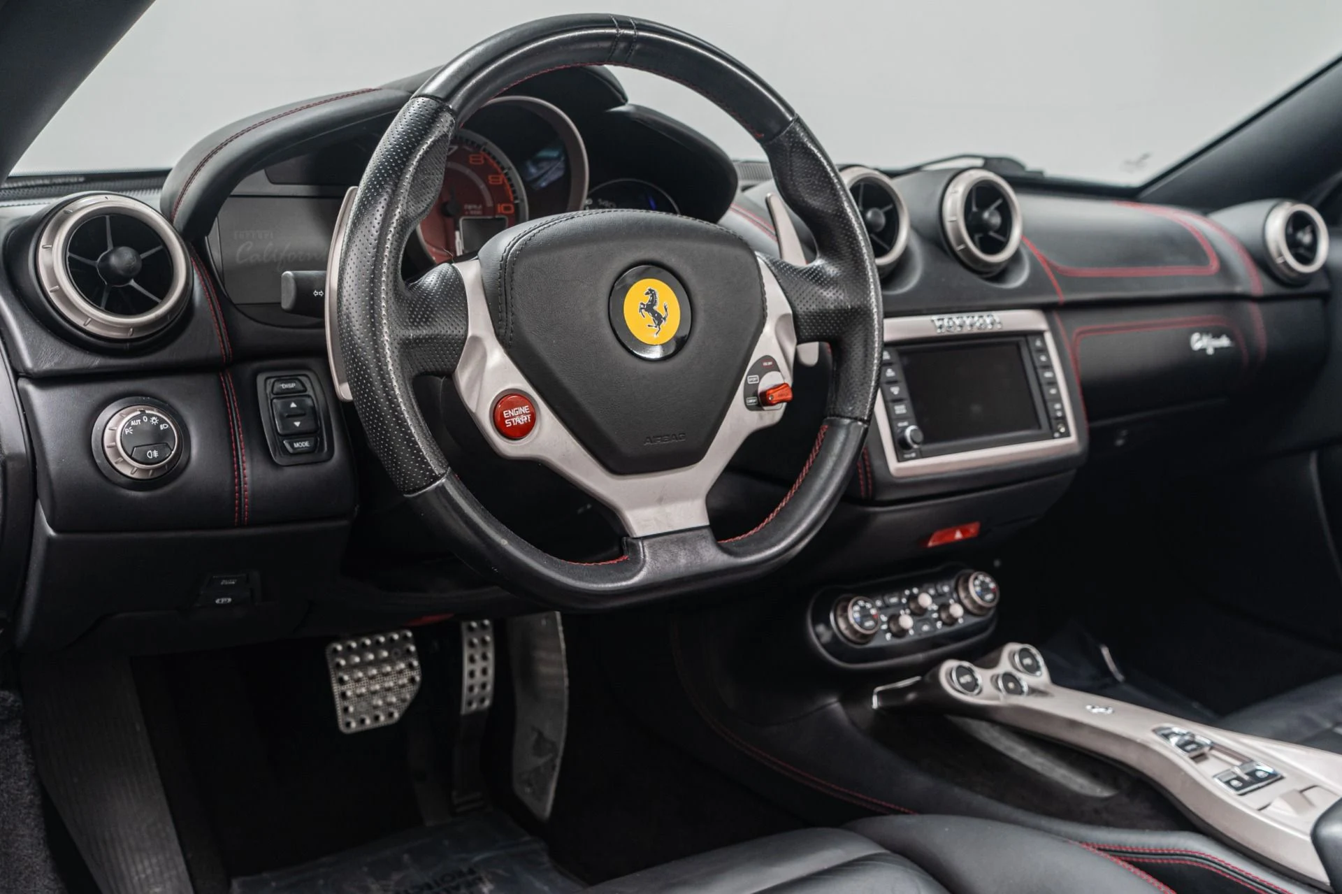 mph012_3309888473_Used_2013_Ferrari_California_1756329432_7811cc07ee
