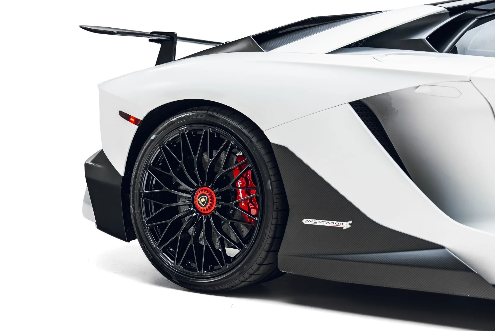 mph012_3316230229_Used_2018_Lamborghini_Aventador_LP_740_4_S_1783639884_5b6e051b21