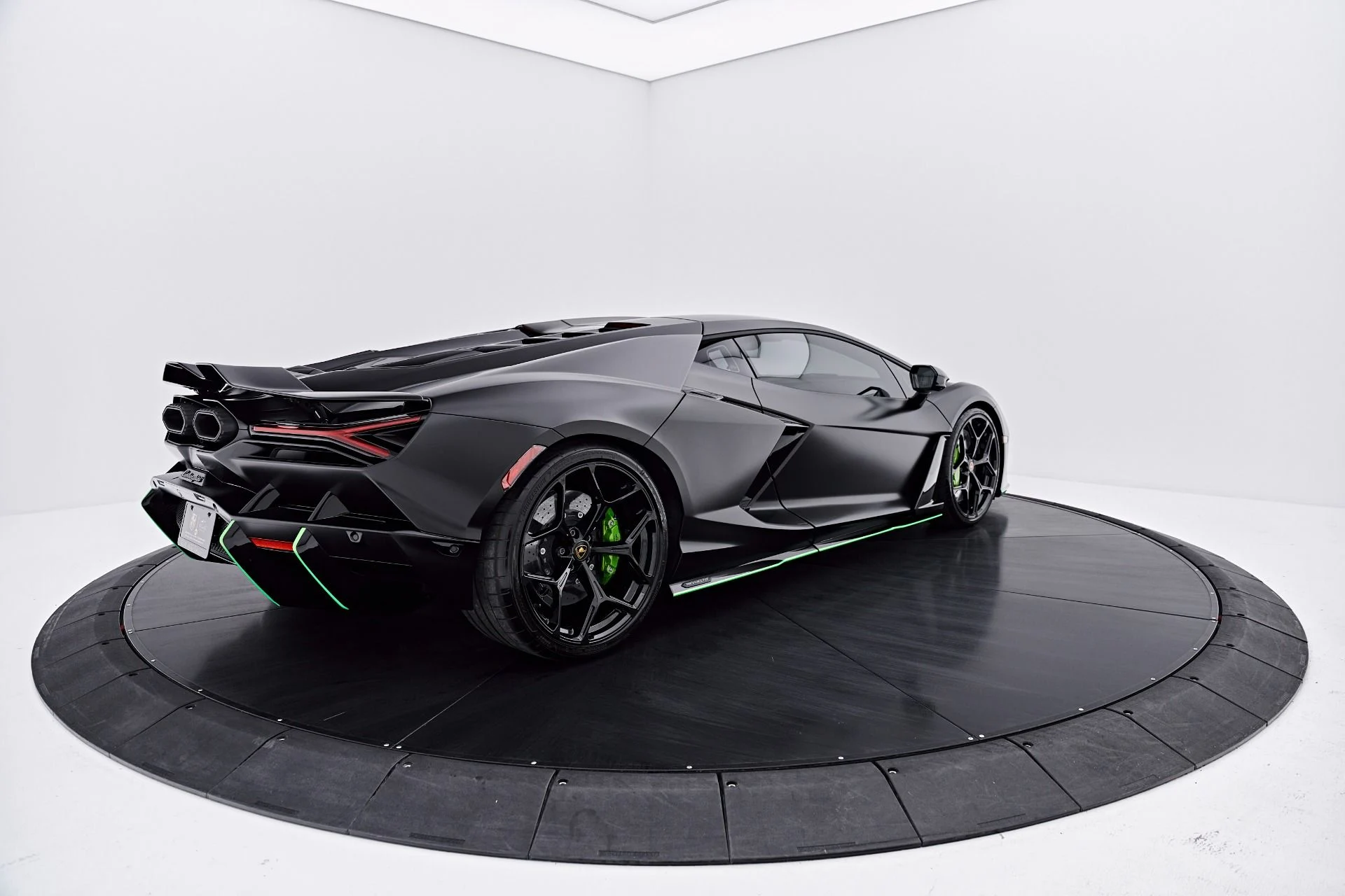 mph012_3325378018_Used_2024_Lamborghini_Revuelto_Base_1788040912_f8b010610c