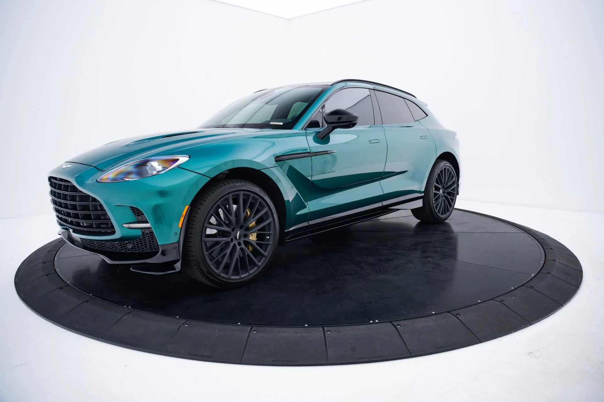 mph012_3330461603_Used_2024_Aston_Martin_DBX_707_1793218303_b258534b65
