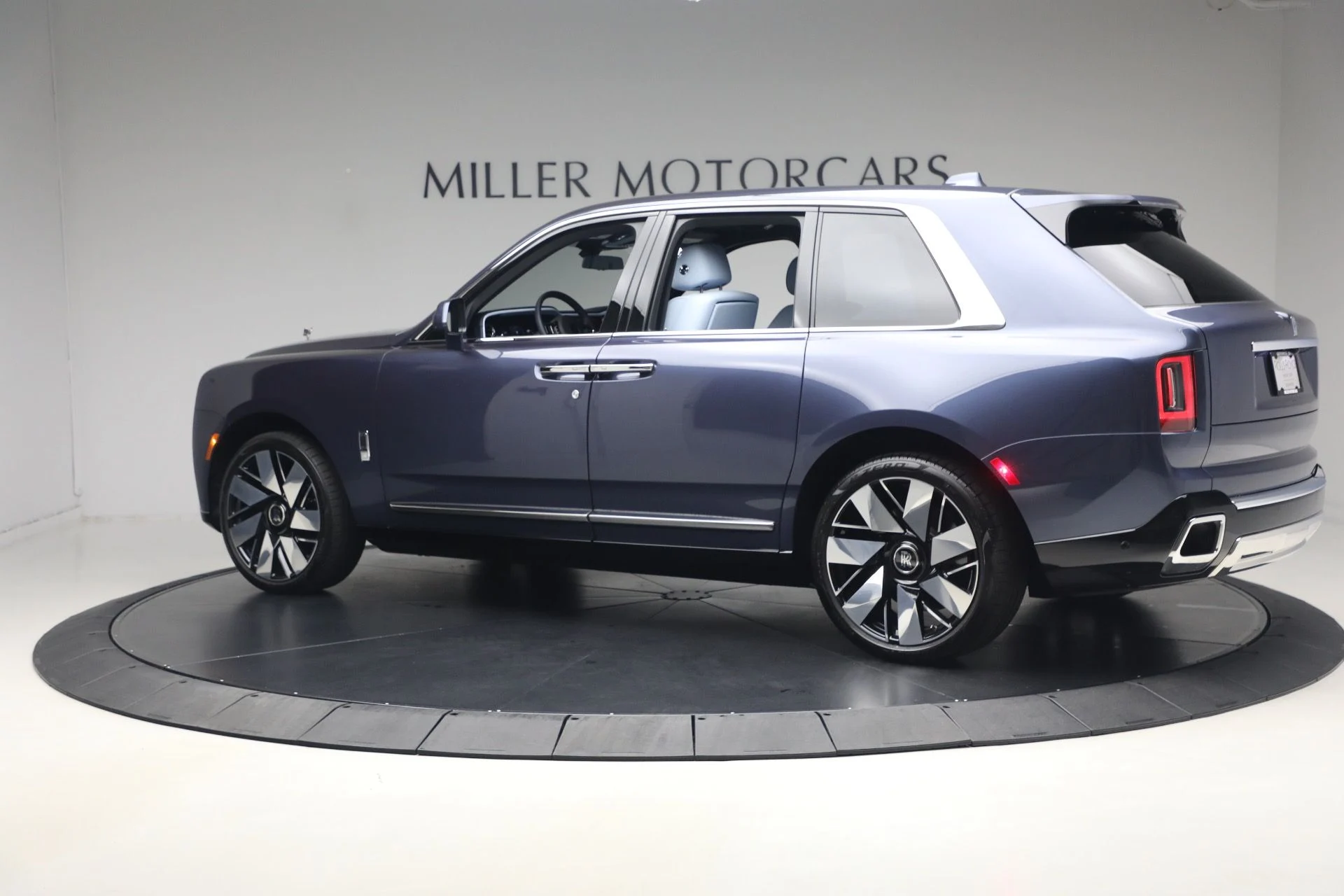 mph012_3333163005_Used_2025_Rolls_Royce_Cullinan_35849da9fb
