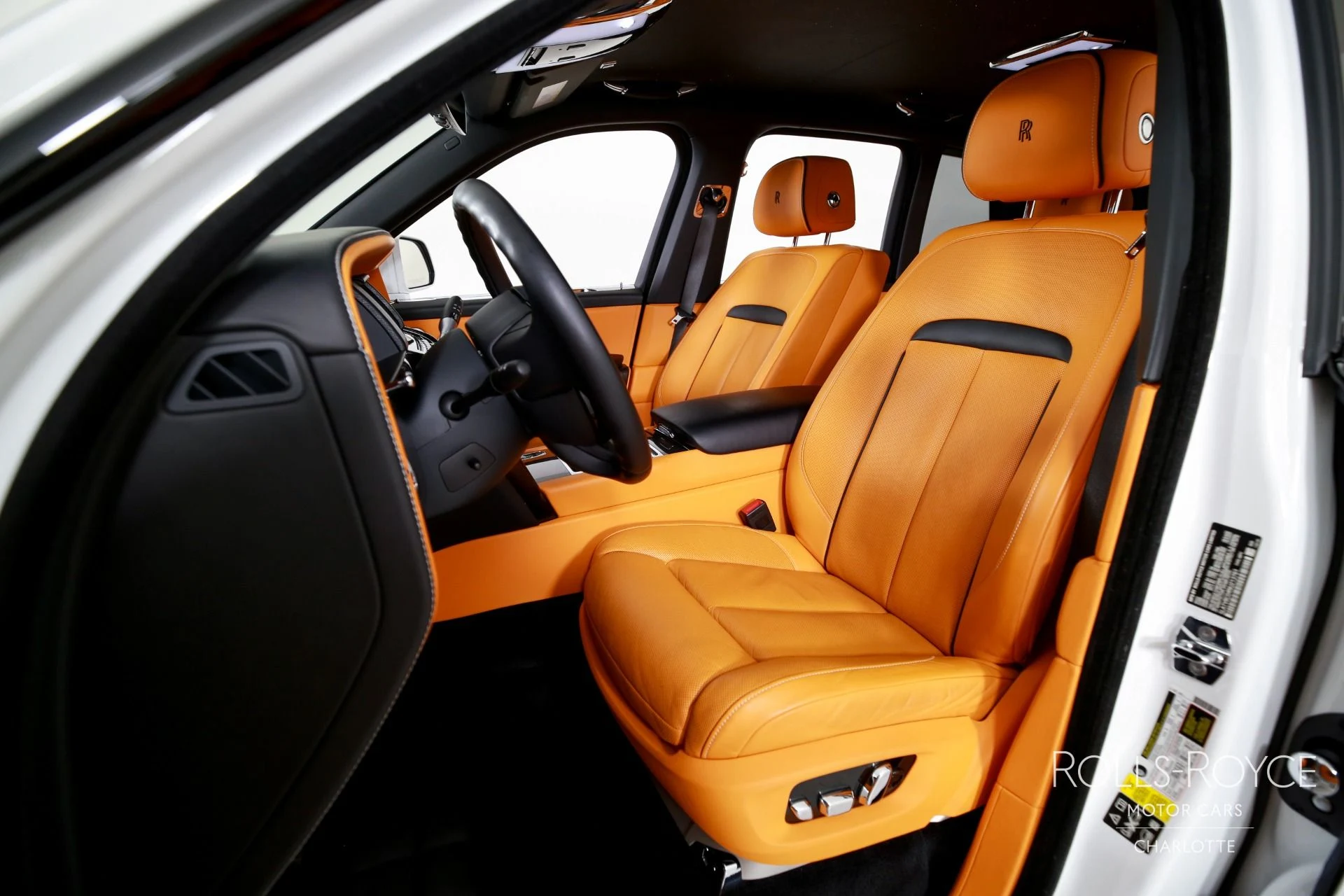 mph012_3334048933_Used_2022_Rolls_Royce_Black_Badge_Cullinan_1764197182_a40ef49235