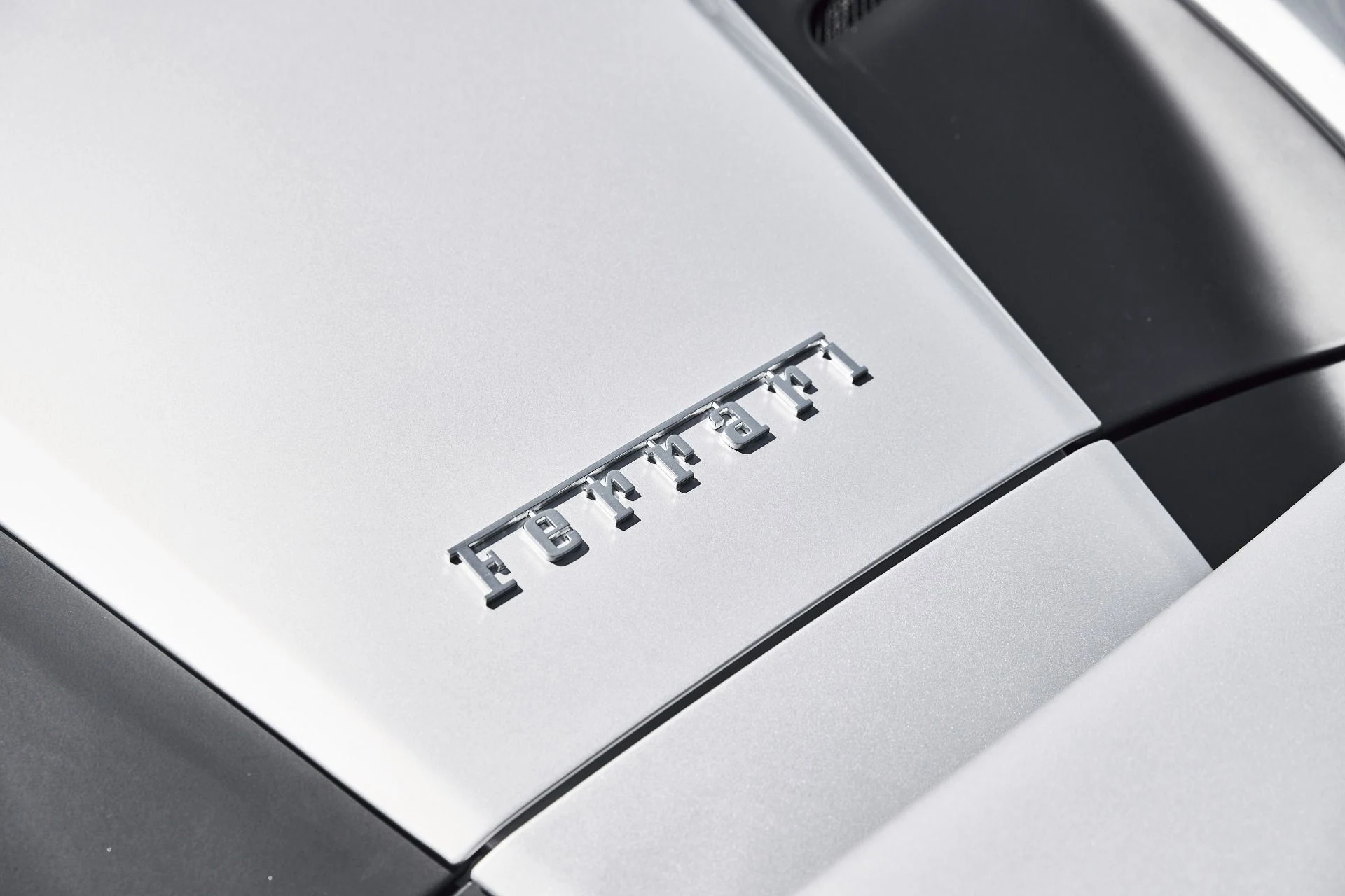 mph012_3341888475_Used_2022_Ferrari_F8_Spider_Base_1785538767_6359a02957