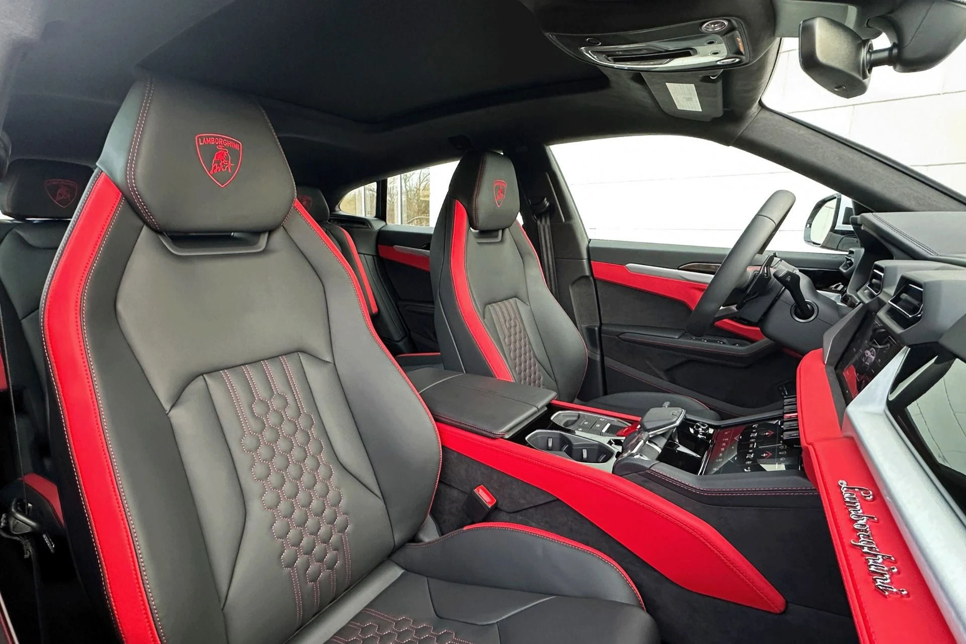 mph012_3345753419_New_2025_Lamborghini_Urus_SE_1765534314_7f3a634362