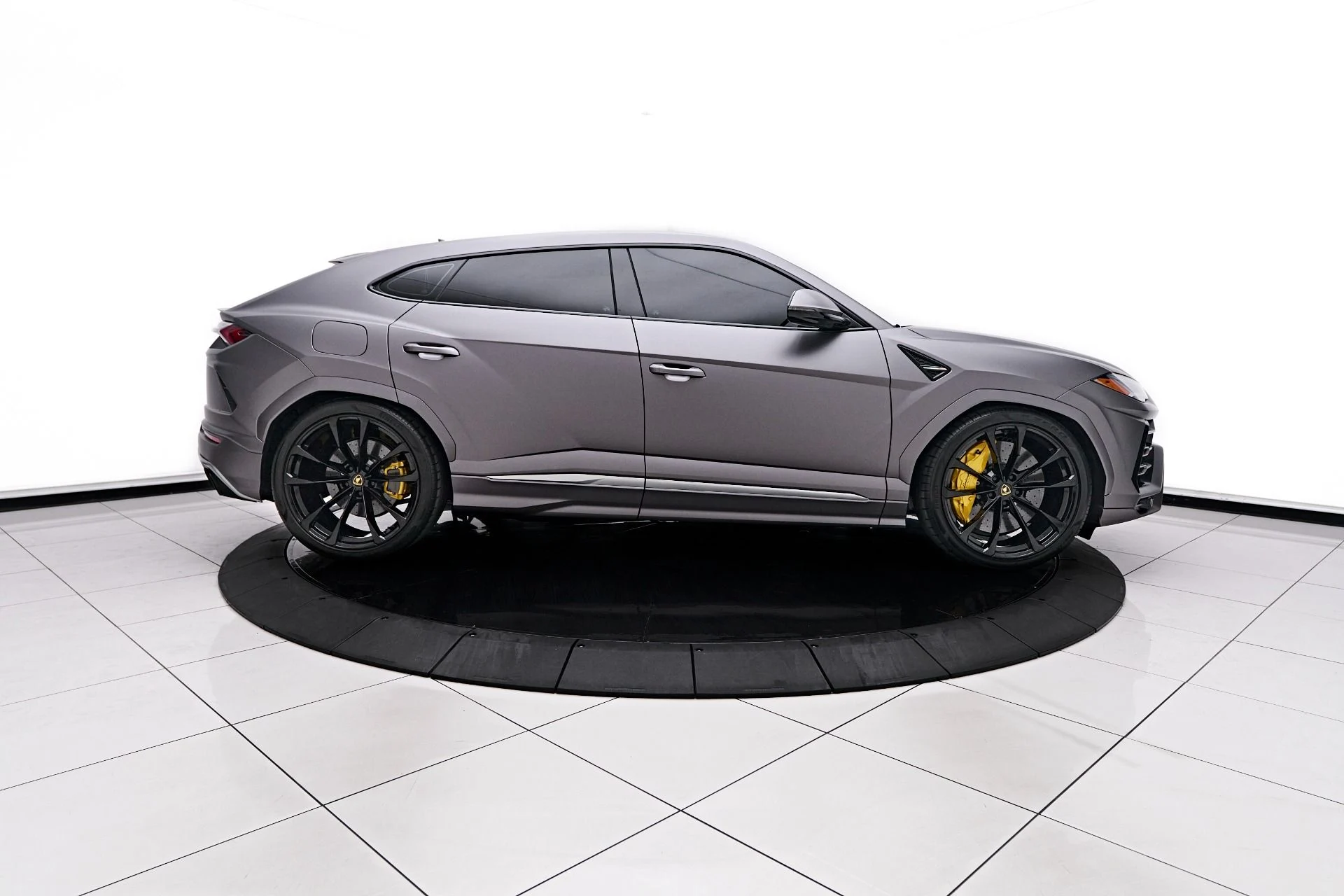 mph012_3355689859_Used_2021_Lamborghini_Urus_Base_1758751735_475641d6ec
