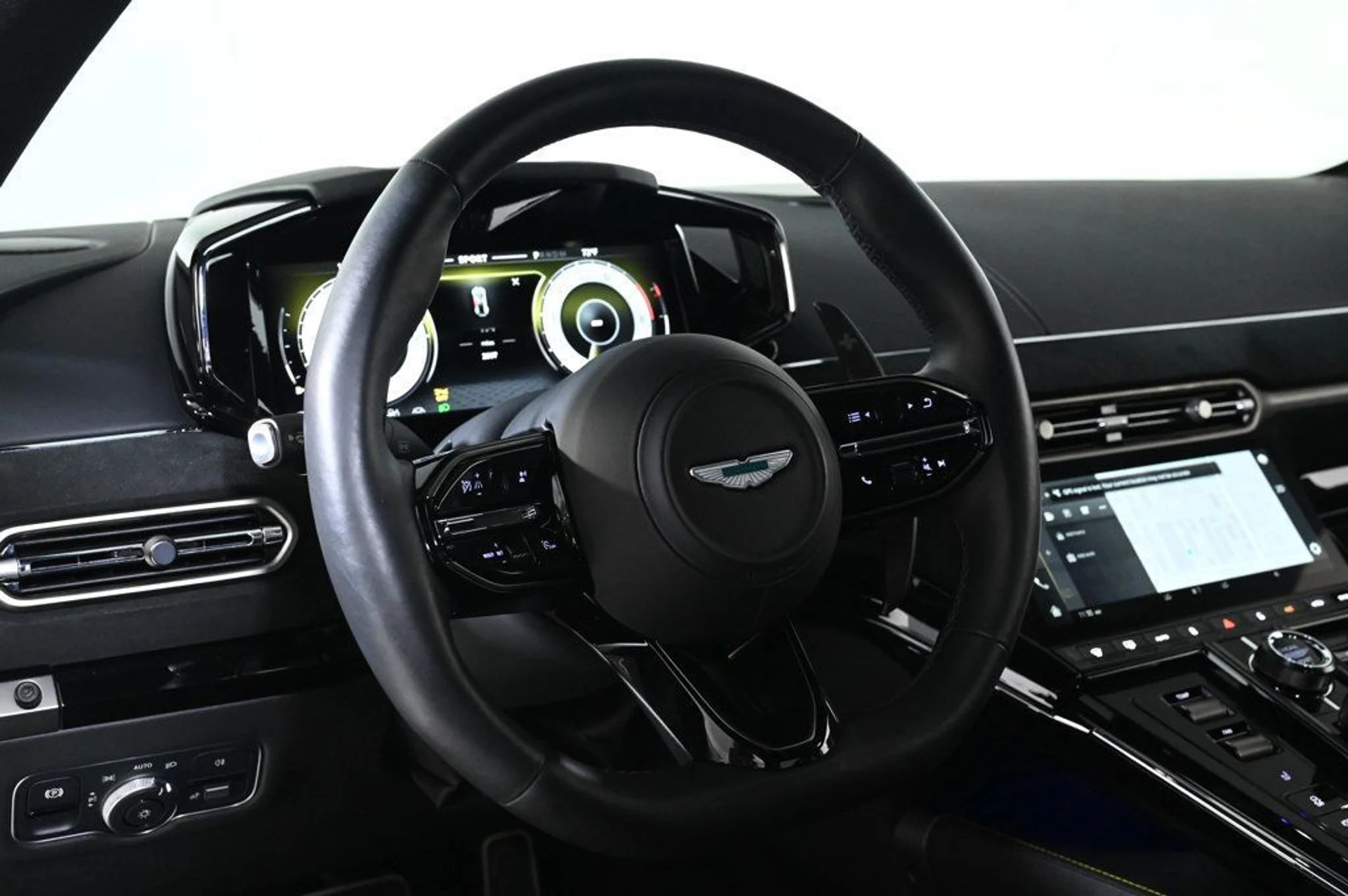 mph012_3356870343_used_2025_aston_martin_vantage_base_11350_22975138_12_1024_1be971b02f