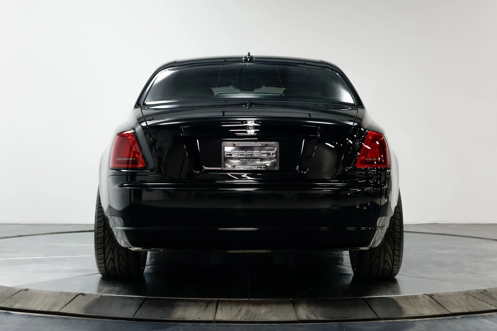 mph012_3362181783_Used_2015_Rolls_Royce_Ghost_Base_1760537897_889f5c1ddb