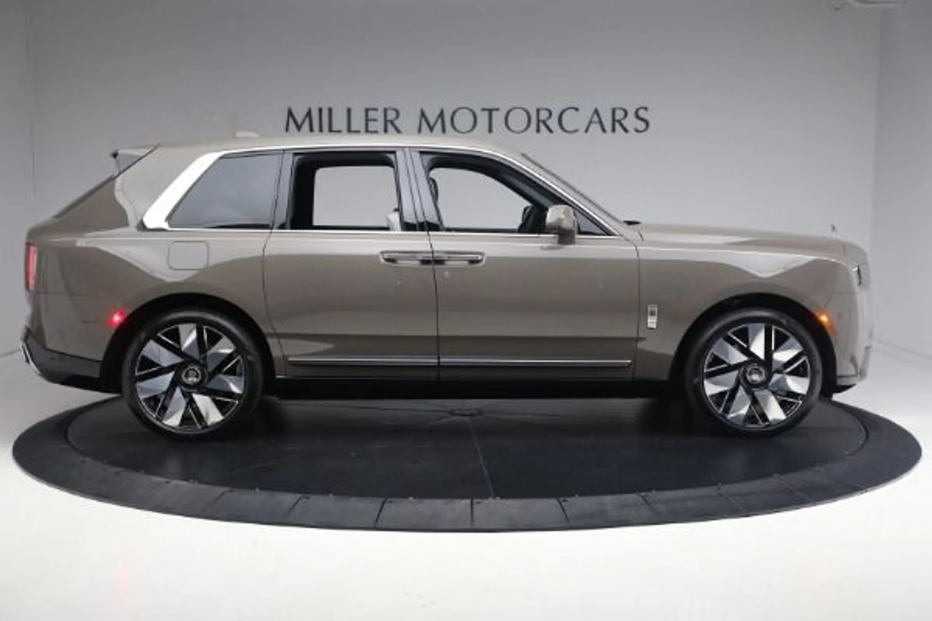 mph012_3362503050_New_2025_Rolls_Royce_Cullinan_ff23b71966