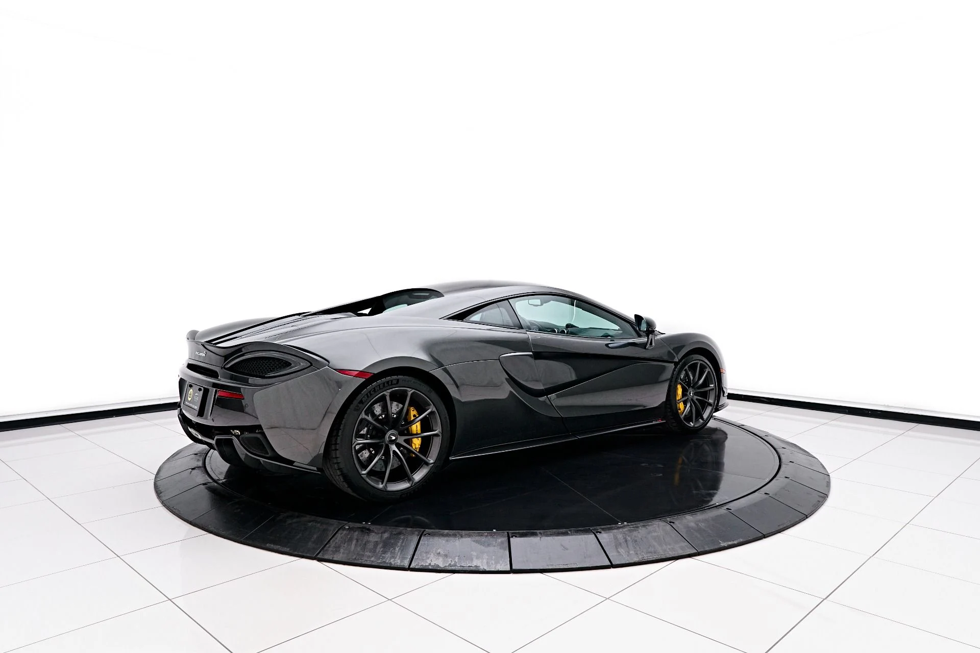 mph012_3364507061_Used_2019_Mc_Laren_570_S_Base_1674875098_faf7ae2544