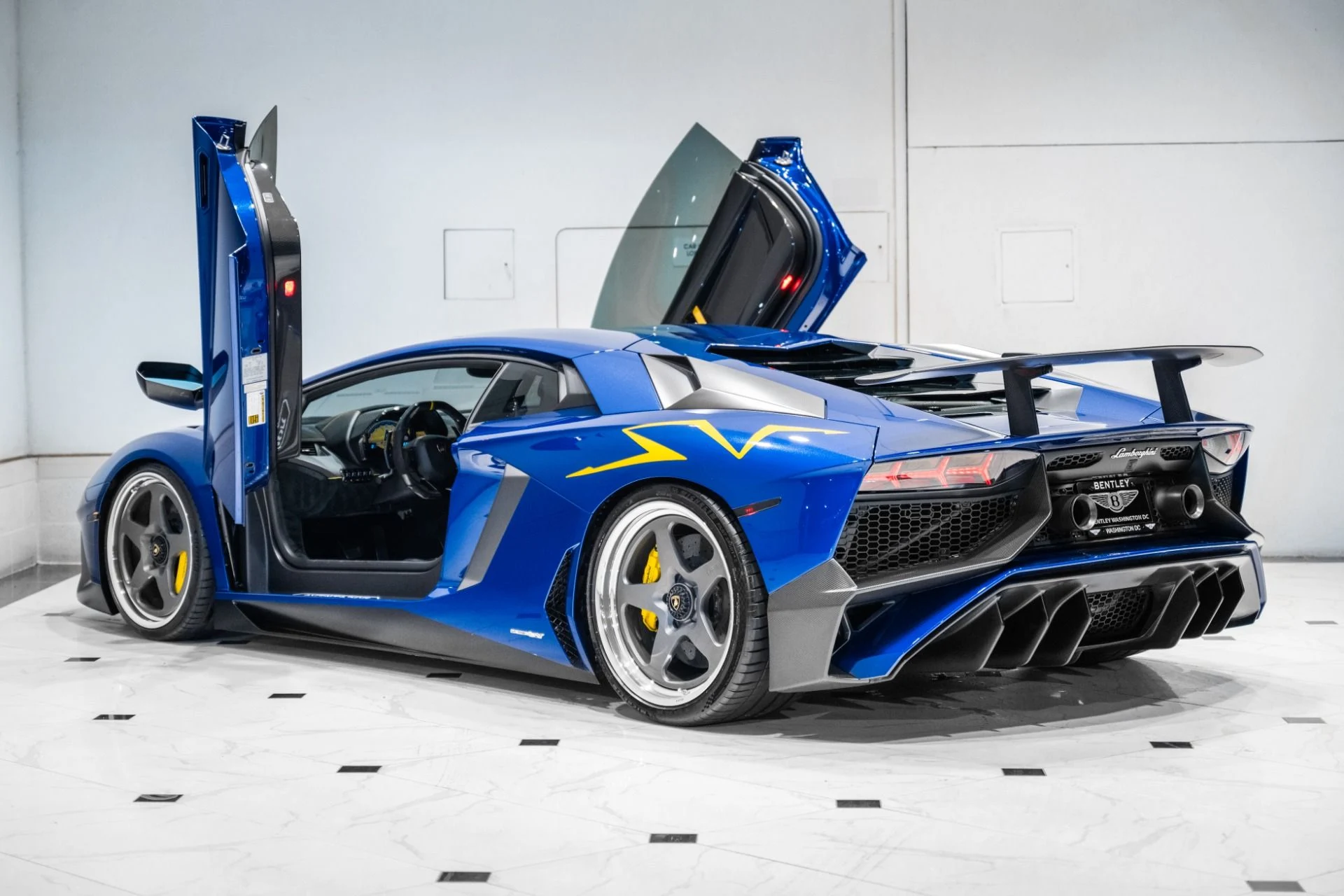 mph012_3369917410_Used_2016_Lamborghini_Aventador_LP_750_4_SV_Coupe_1783114458_1c0d47e22a