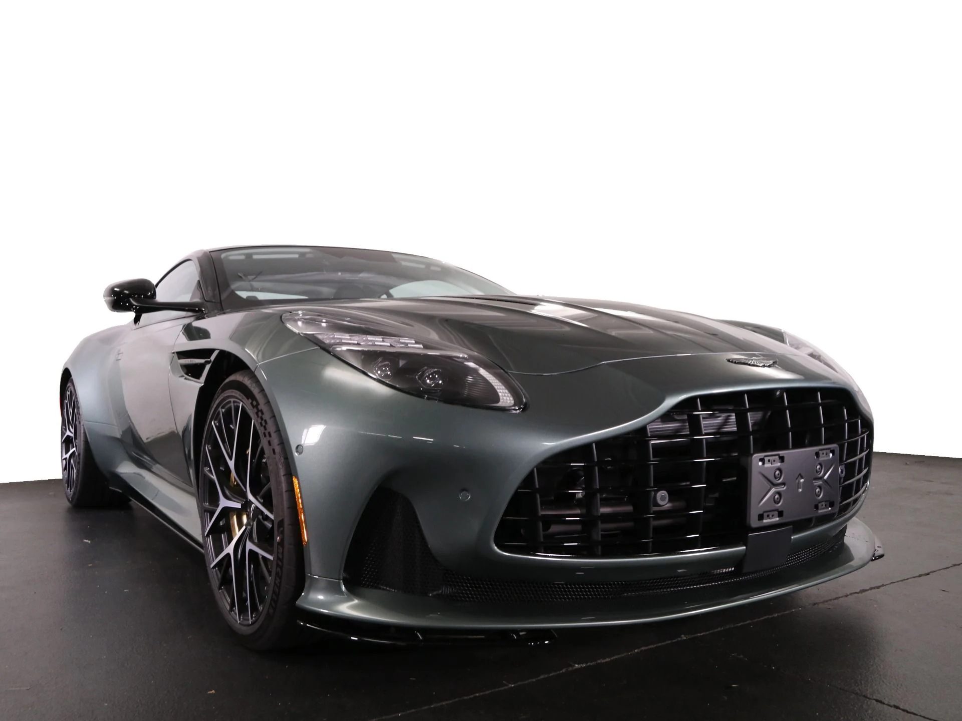 mph012_3379318862_New_2025_Aston_Martin_DB_12_1763585556_43bbe9116e