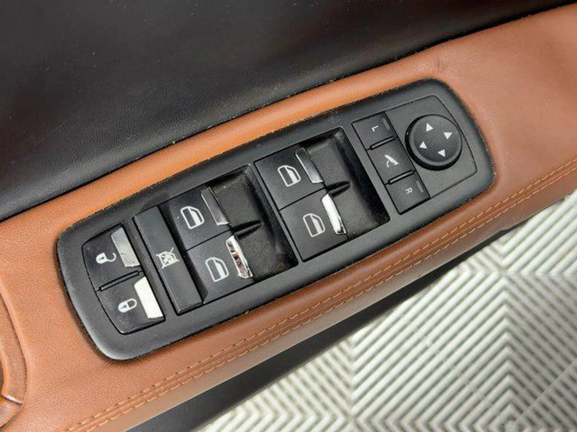 mph012_3382981483_w_Pvk_S5ff_Md_Xp_LO_0_N07_Bcc_R_Rx_MU_bdeb694937