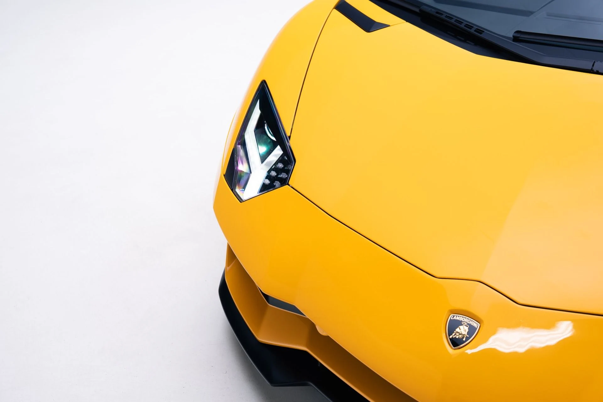 mph012_33872724_Used_2018_Lamborghini_Aventador_Roadster_LP_740_4_S_1767990844_f7810aa8f3