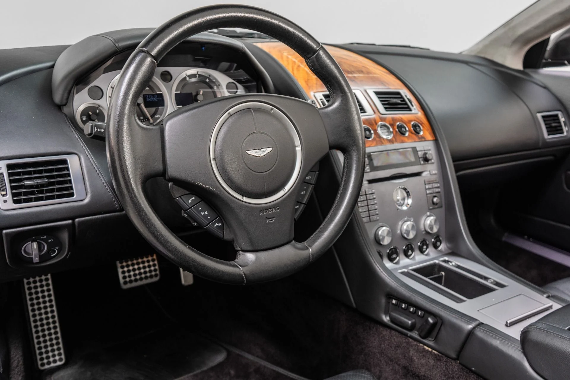mph012_3390504639_Used_2008_Aston_Martin_DB_9_Volante_1787088651_84b1610abe