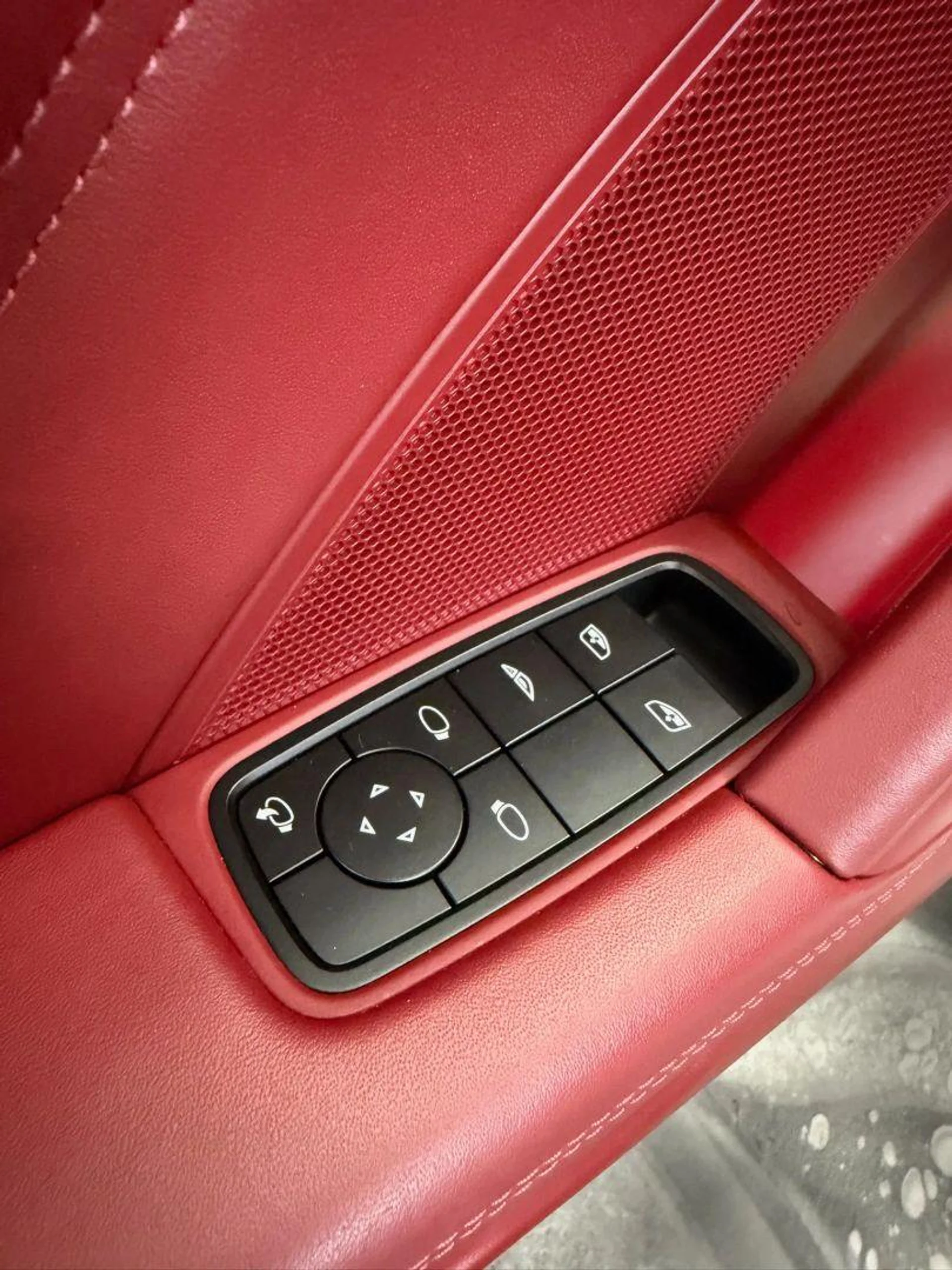 mph012_3393593918_Used_2022_Porsche_911_Carrera_Cabriolet_2_D_1786495187_f326736040