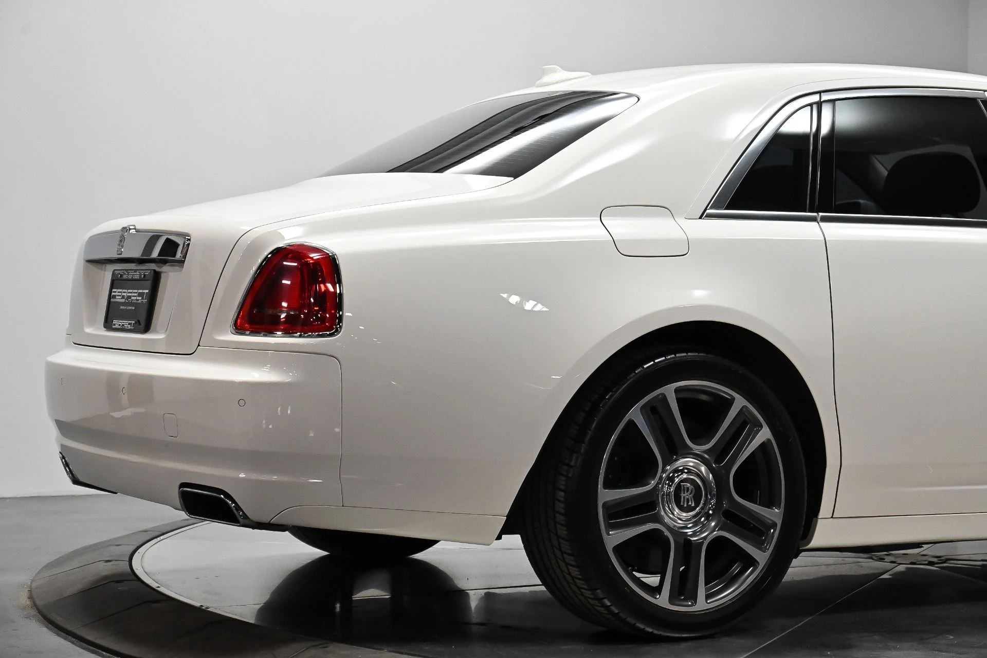 mph012_3393707429_Used_2017_Rolls_Royce_Ghost_1749695060_b5ea7d69e5