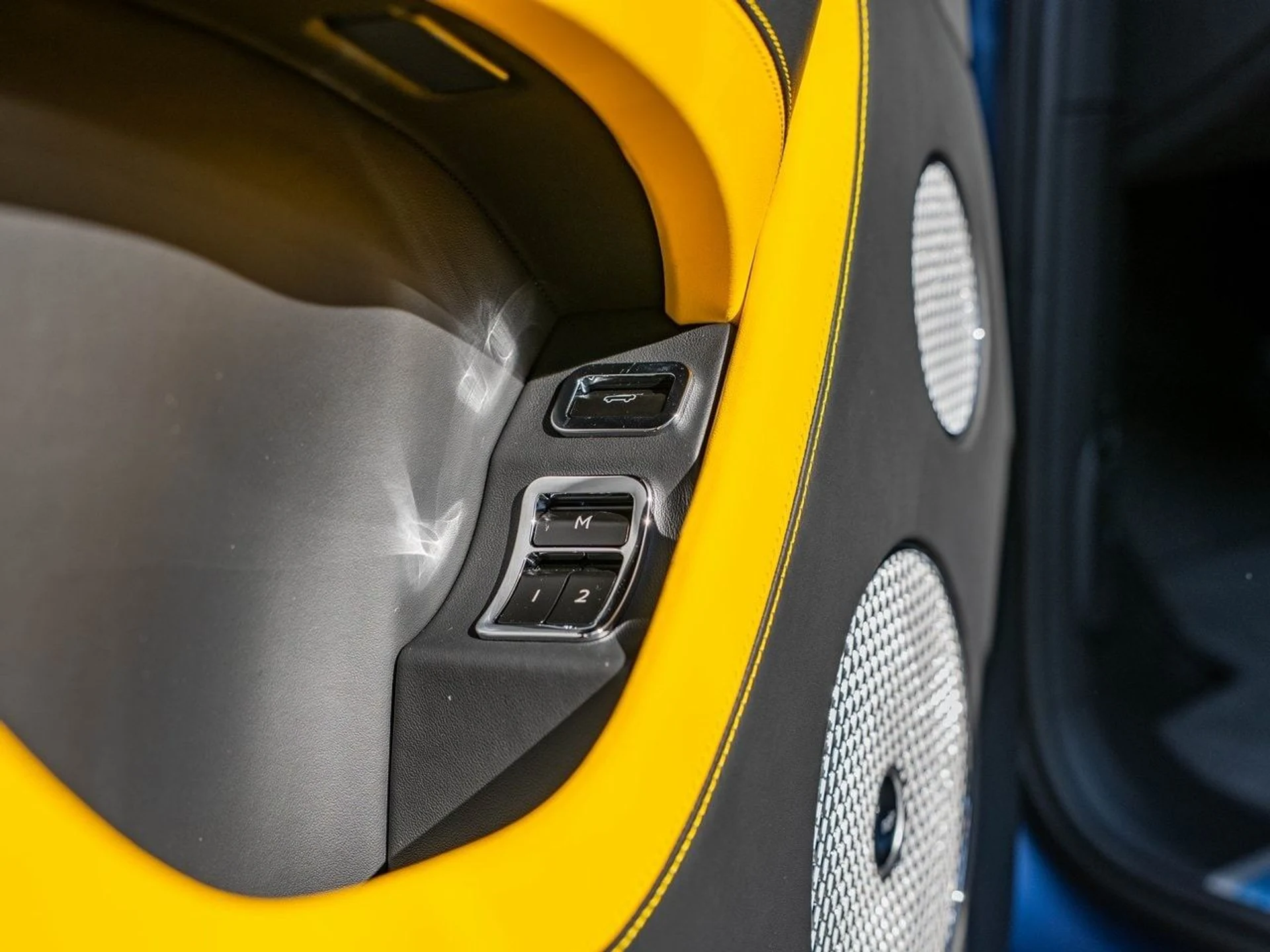 mph012_3396474188_3bb176b31215f372fc2bde2a09c91021x_28c717d3be