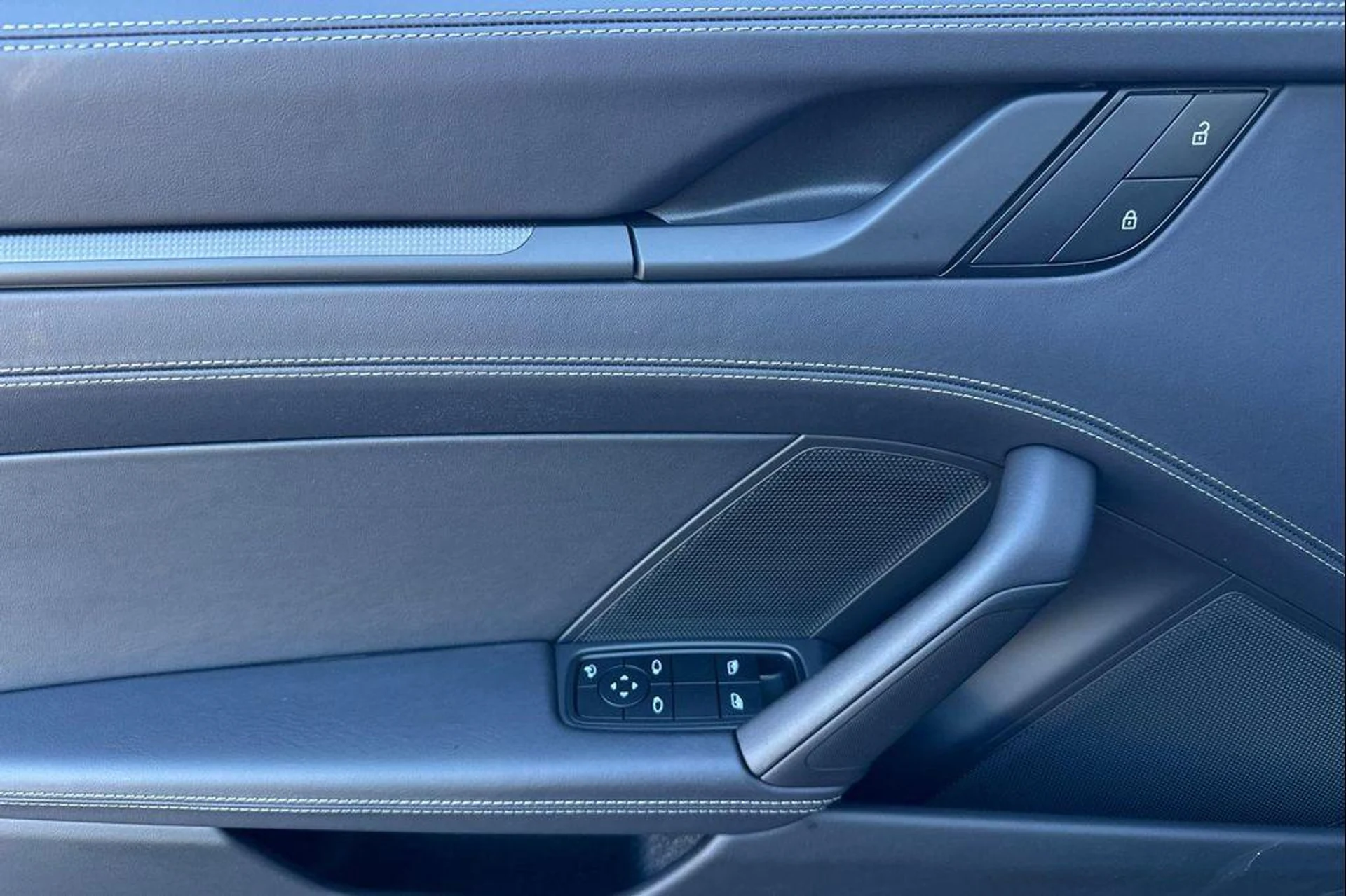 mph012_339666271_W64_LN_dj_J9_Yh_I_D_Wfs_ZFD_n23m_A_f793e89e0d