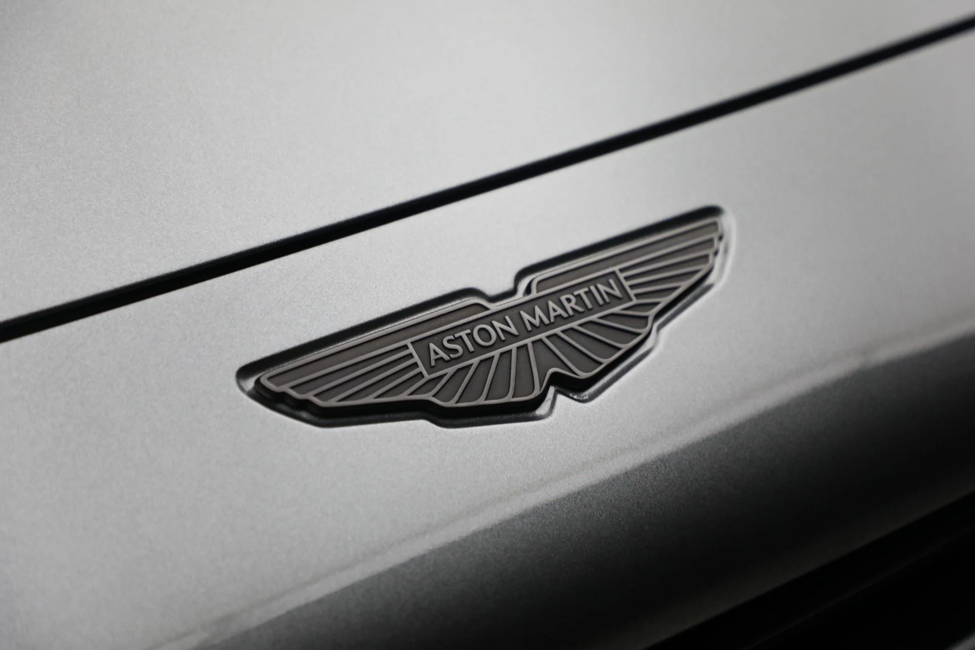 mph012_3397324971_New_2025_Aston_Martin_DBX_707_f1e20d16fb