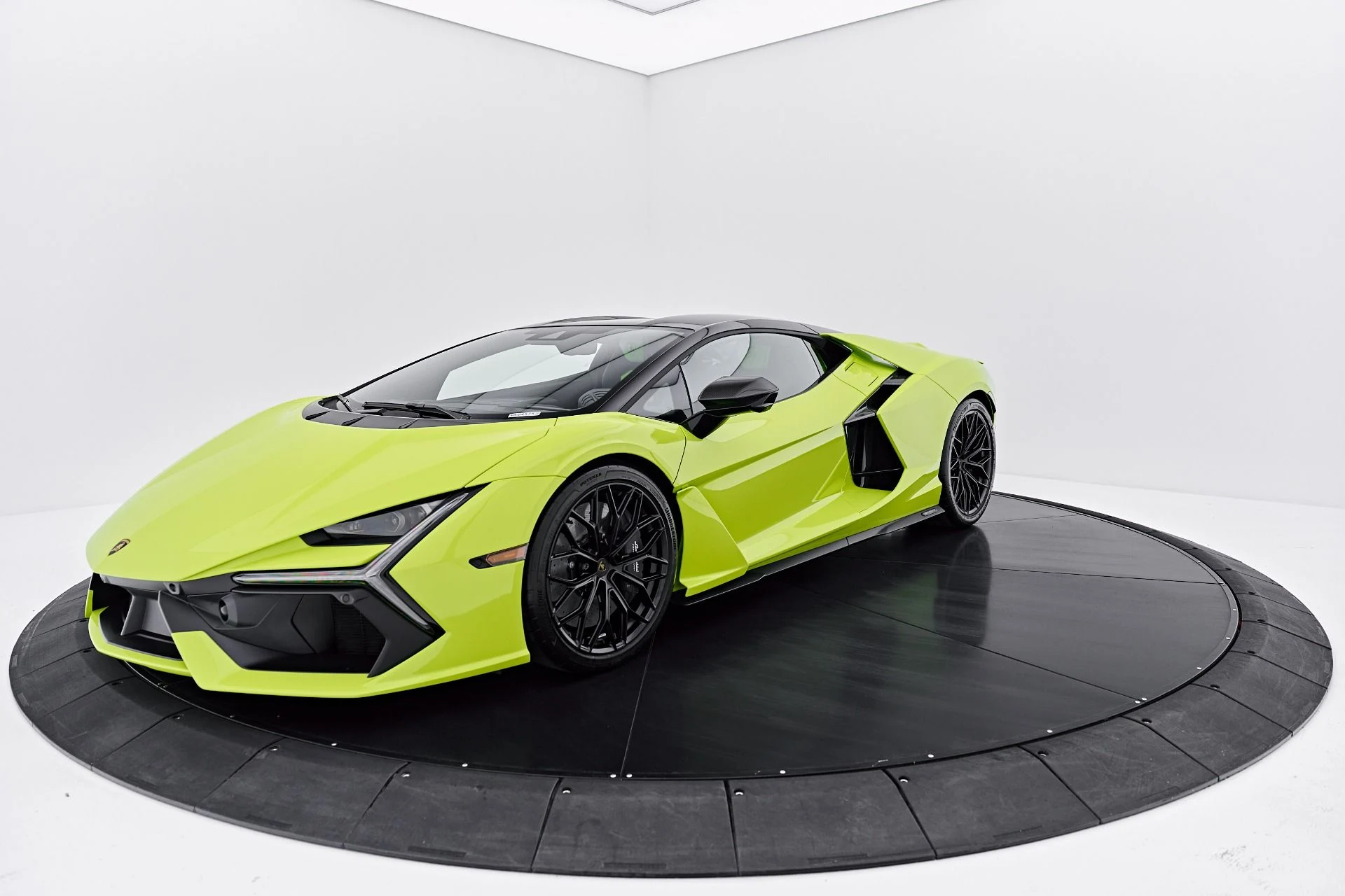 mph012_3403966630_Used_2026_Lamborghini_Revuelto_Base_1788485588_3d181569e0