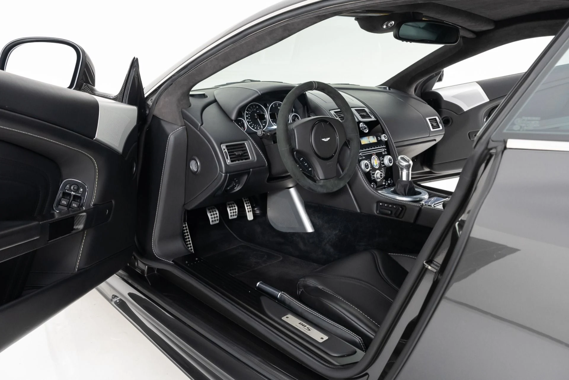 mph012_3405314327_Used_2011_Aston_Martin_DBS_1701890212_d6d40b1423