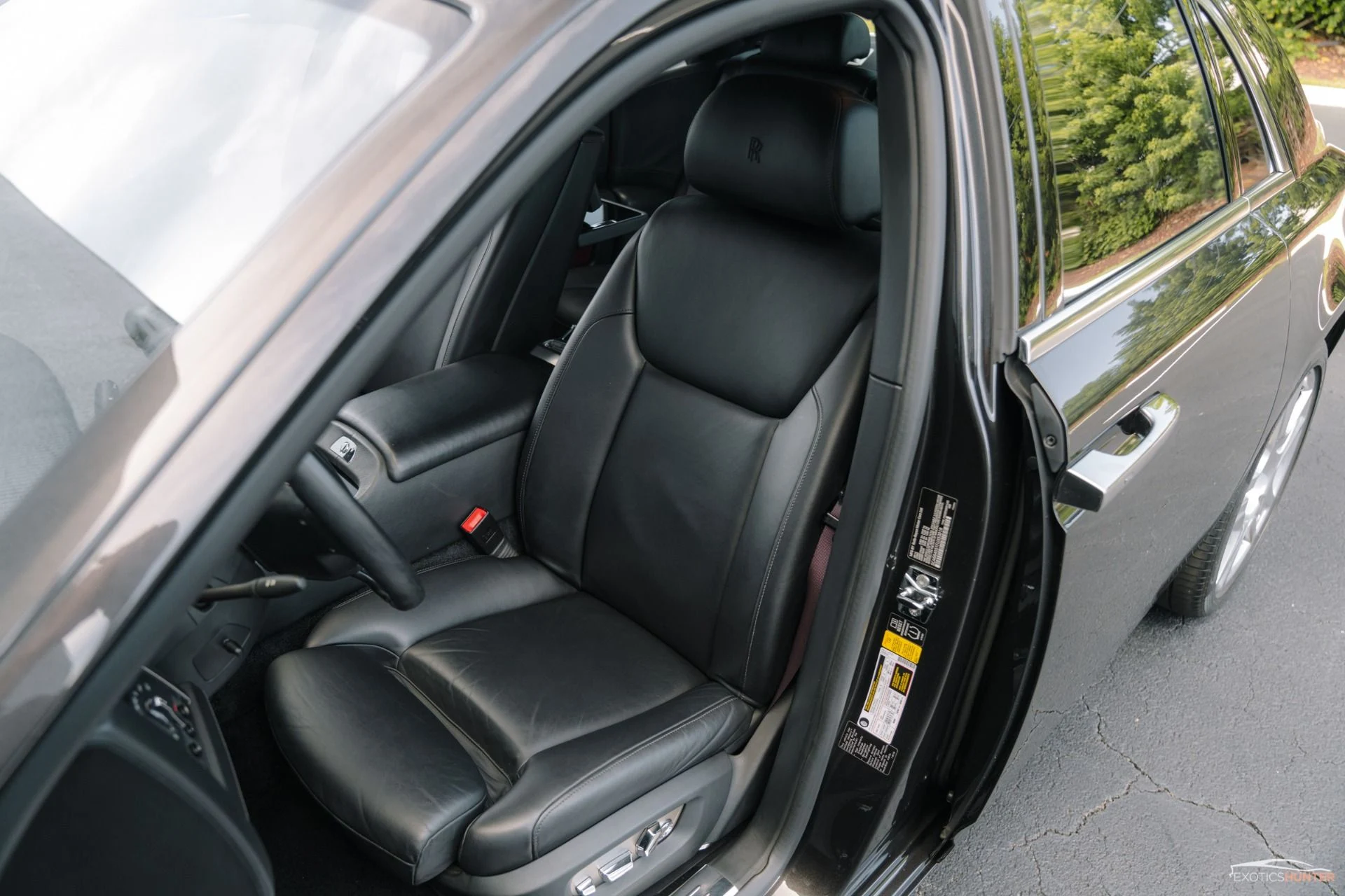 mph012_3406098912_Used_2015_Rolls_Royce_Ghost_w_Rear_Theatre_Picnic_Tables_1754343569_85aa5f11c4