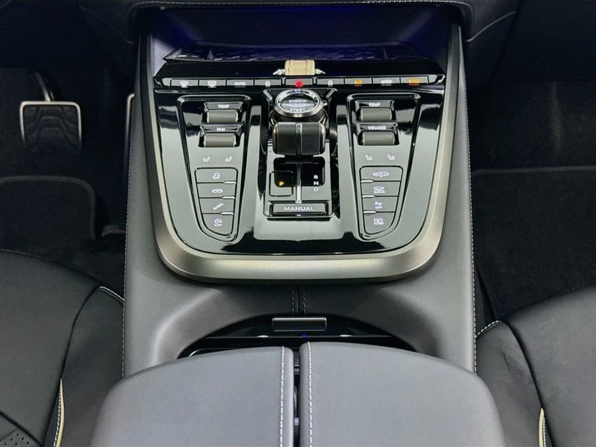 mph012_3406668693_new_2026_aston_martin_dbx_sawd_11350_23059220_13_1024_912c32ed80